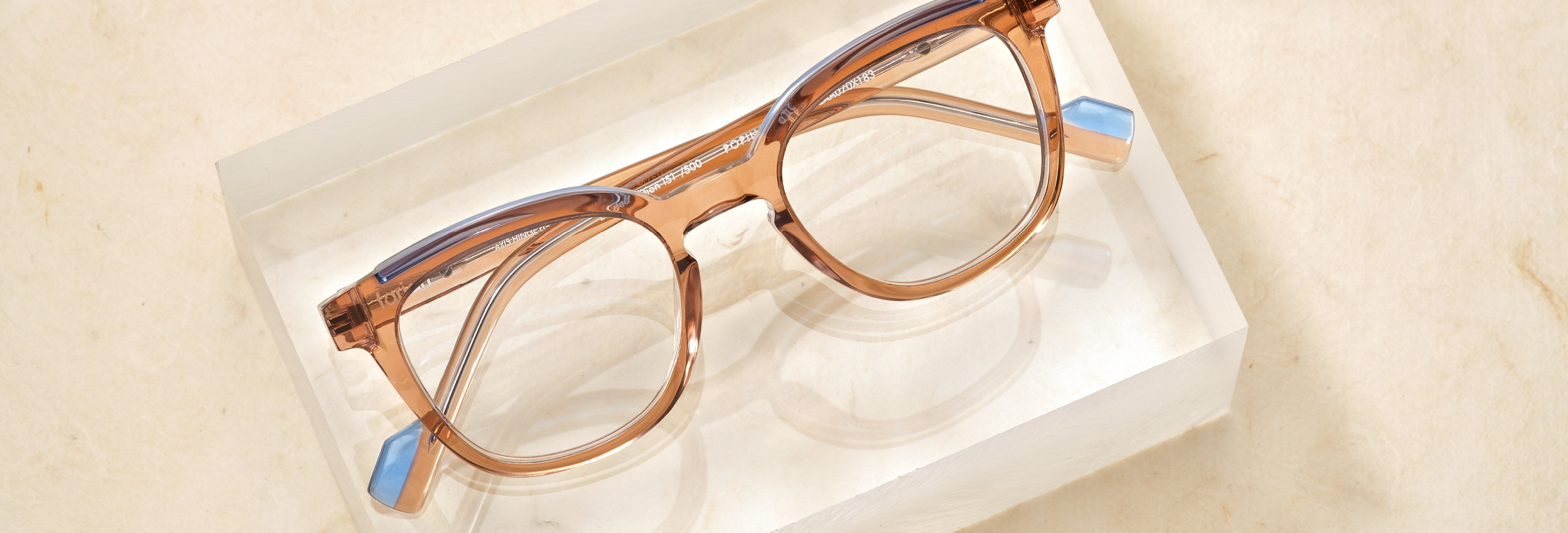 Tarian-Pantos-Collection-Popincourt-eyewear-clear-beige-blue