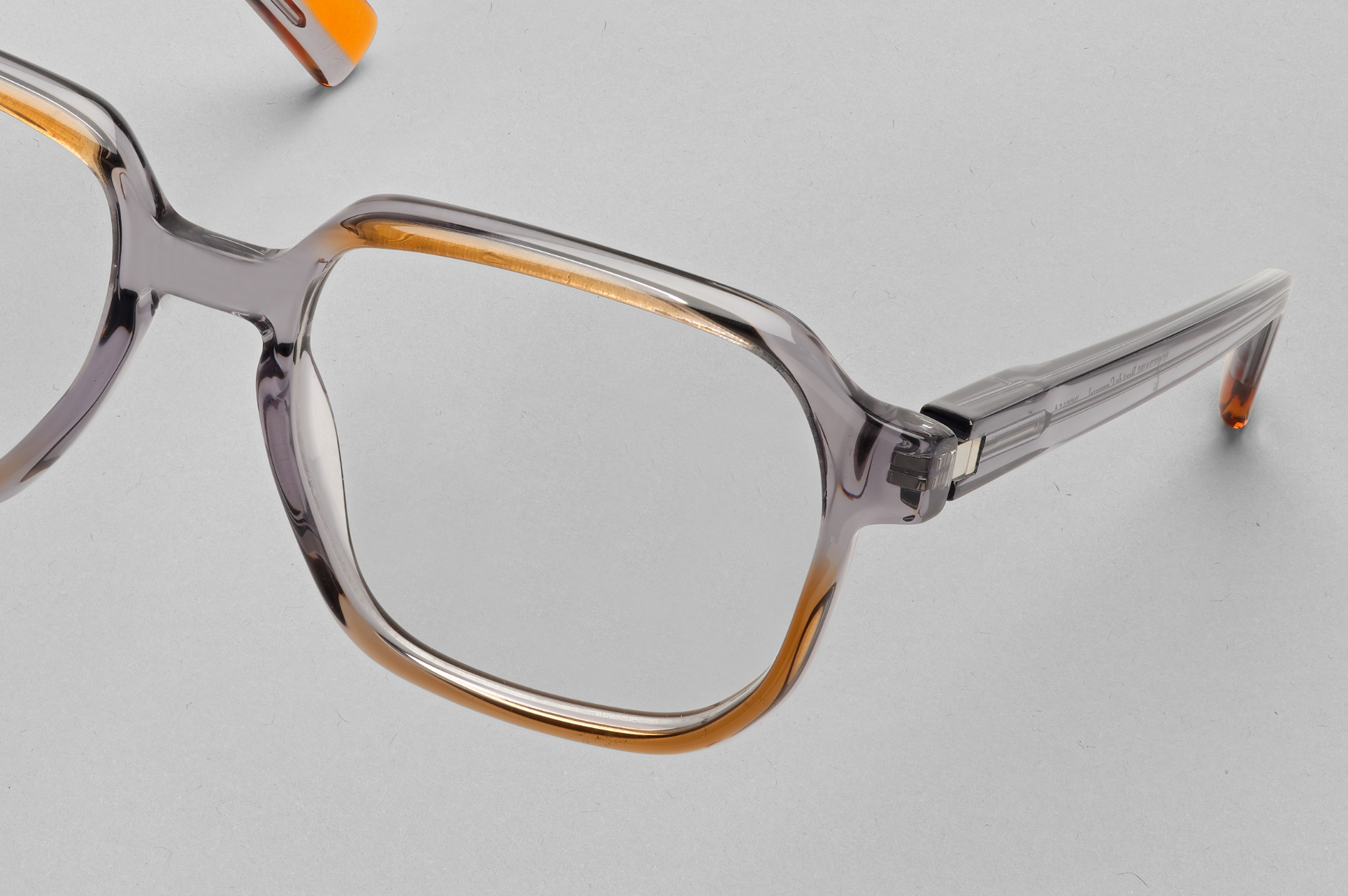 Tarian rue de bearn eyewear, cat eye black and pink