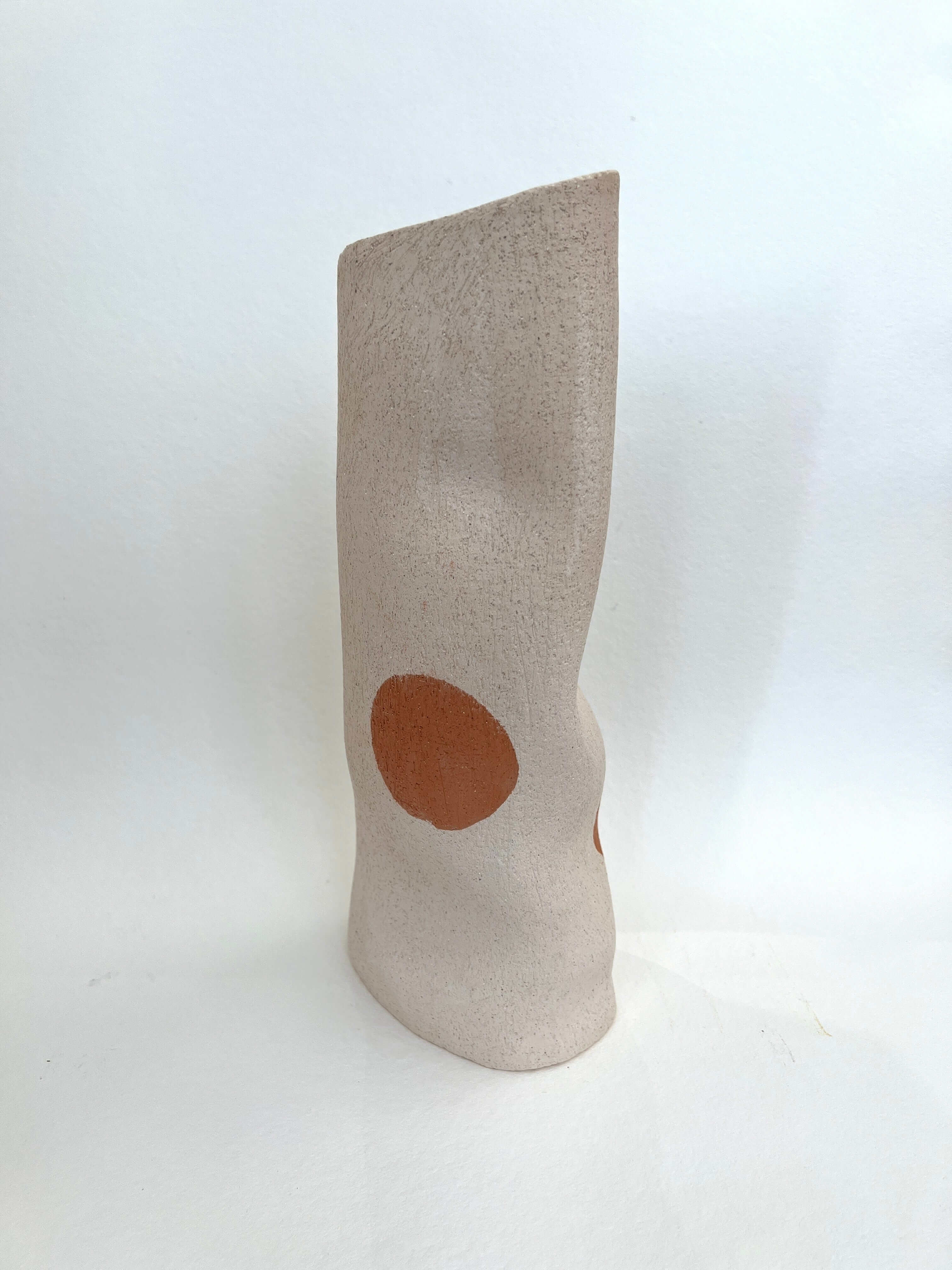 Tarian-Brut-long-vase-ceramic-white-orange