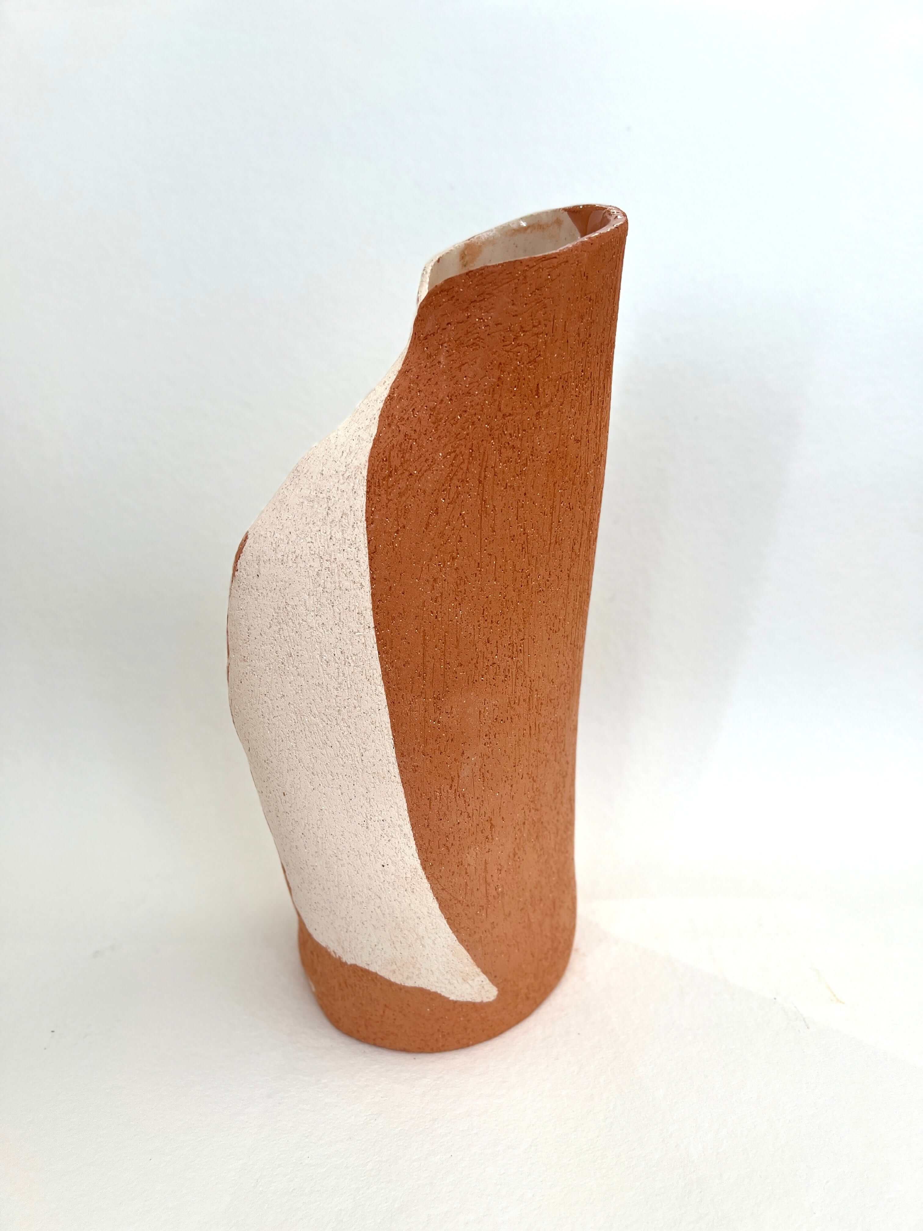 Tarian-Brut-long-vase-ceramic-white-orange