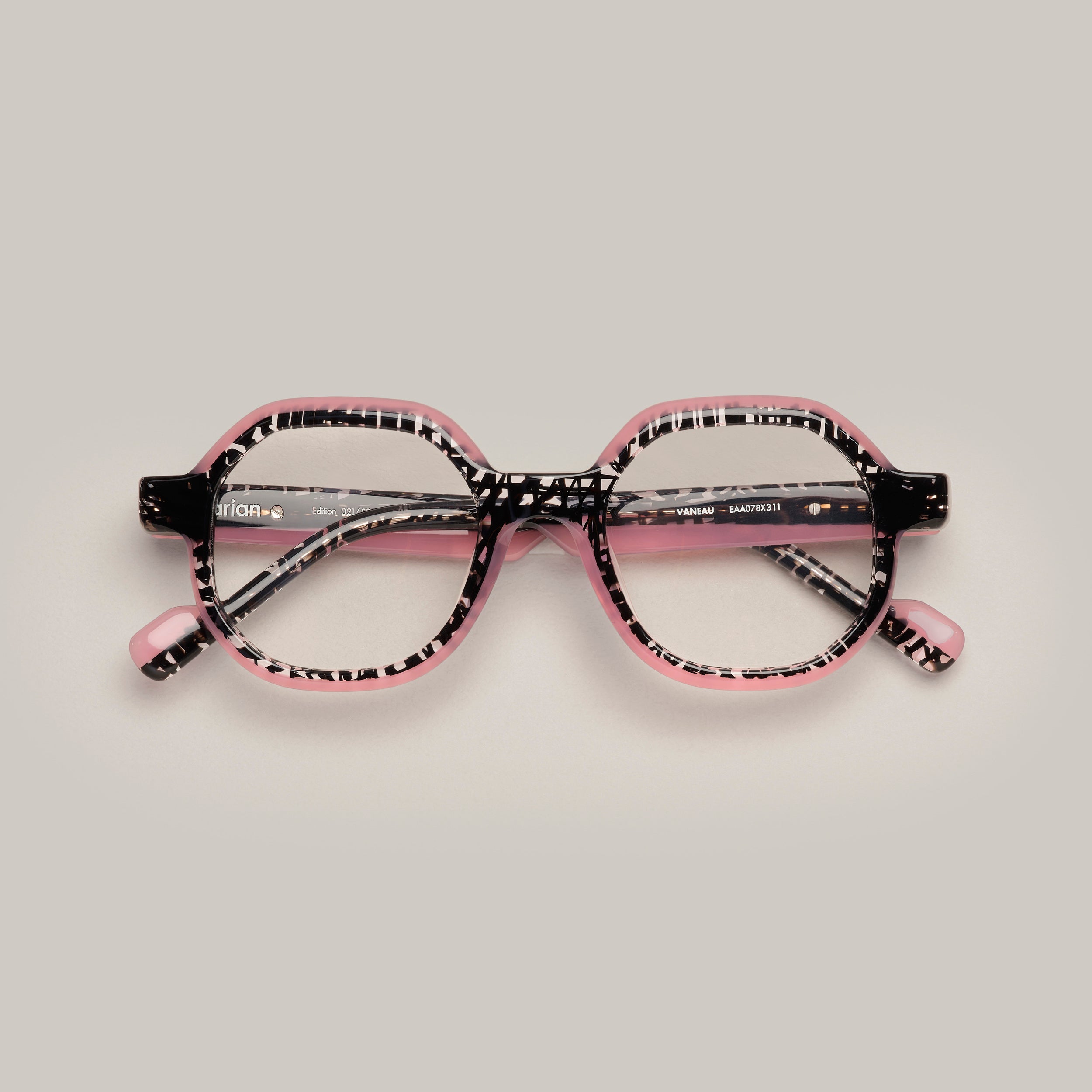 Tarian-eyewear-square-Vaneau-black-pact-pink