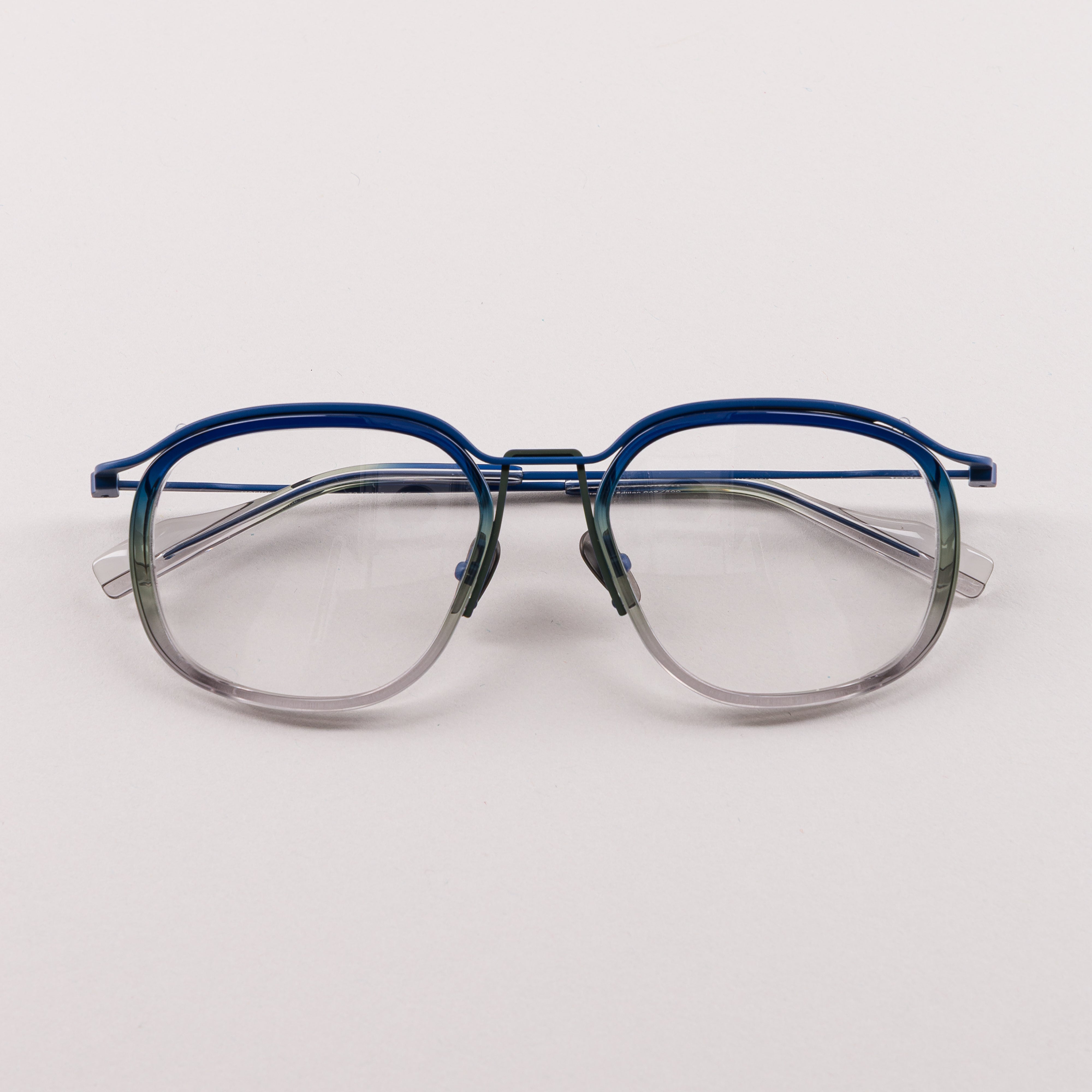 #color_blue green clear
