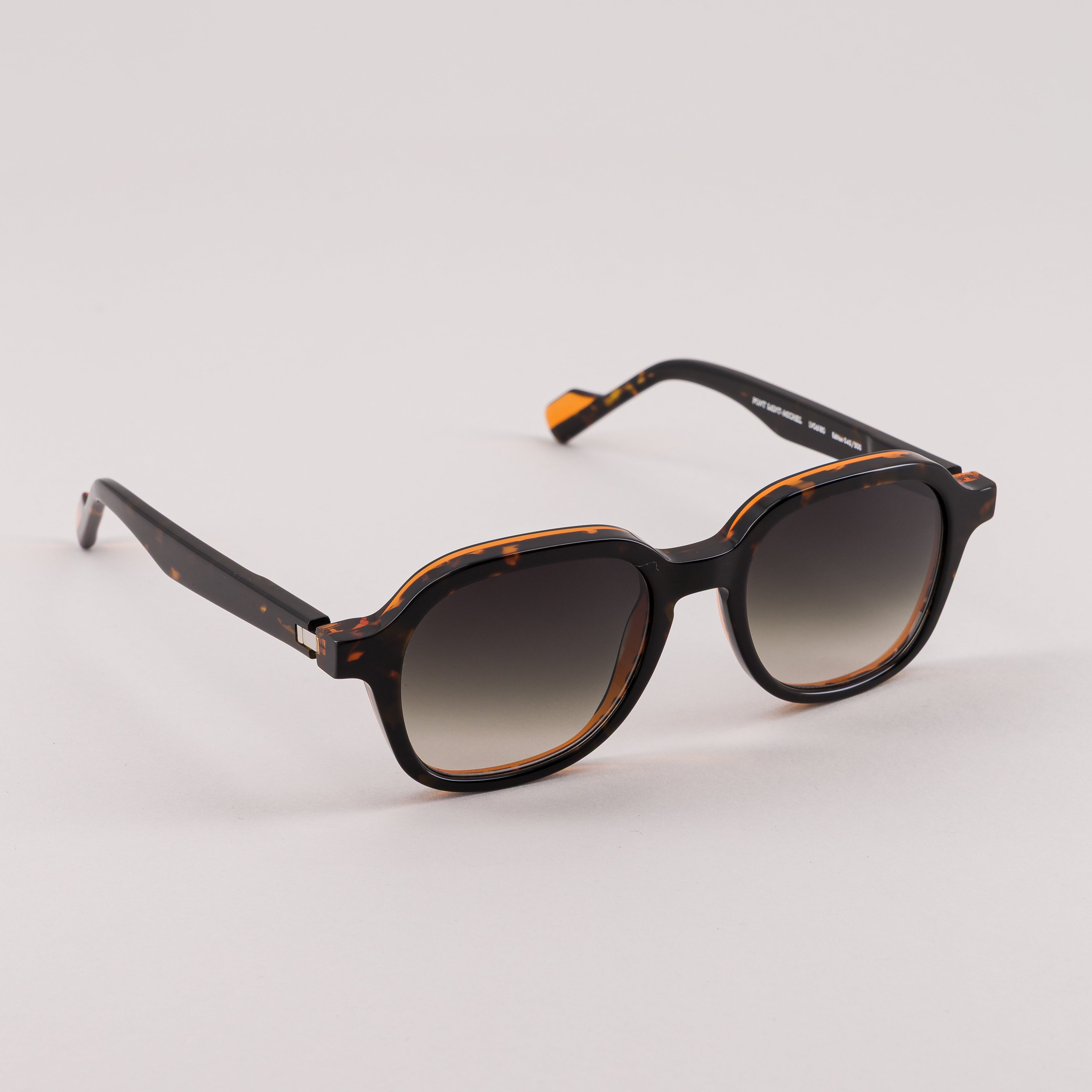 #color_black and orange