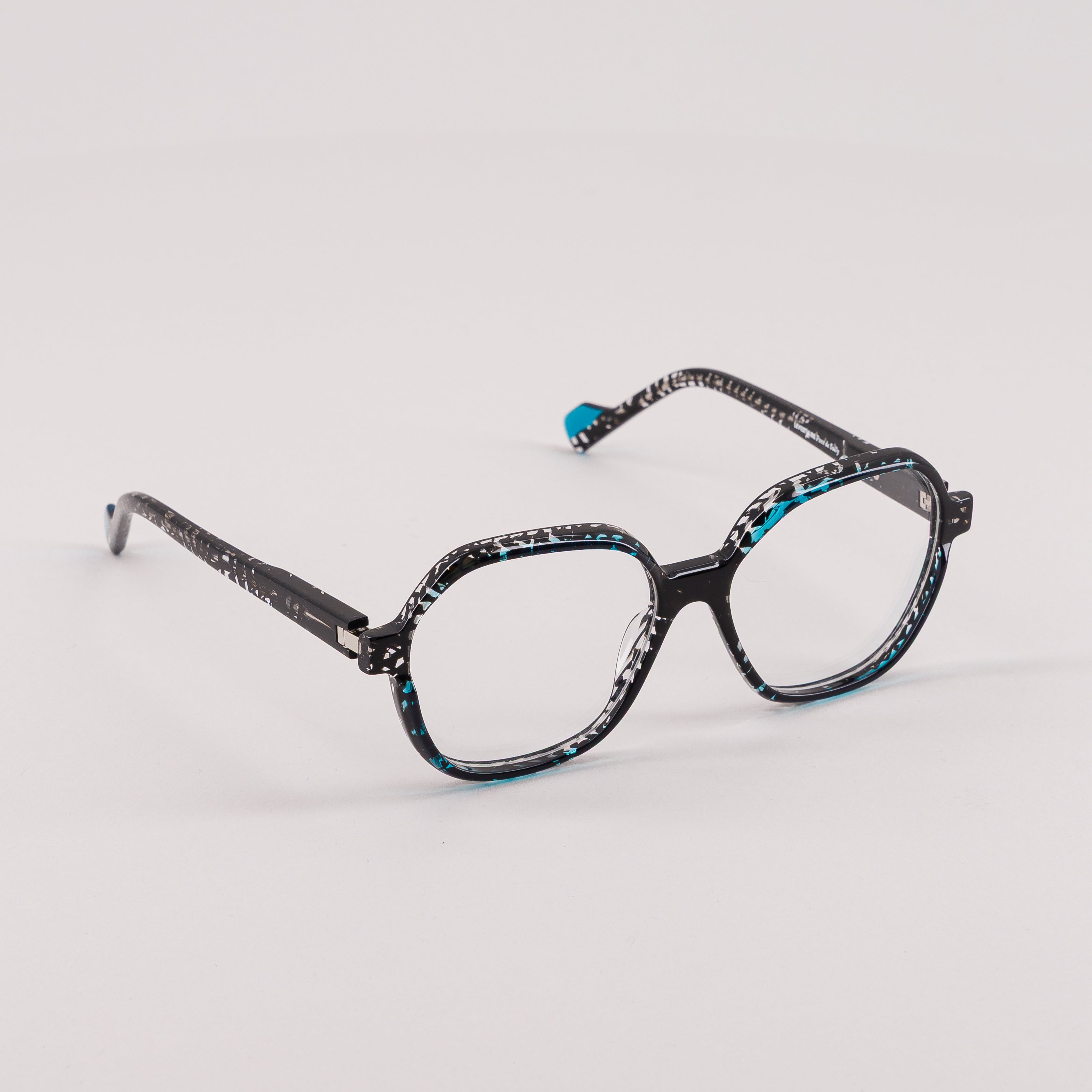 #couleur_Noir tacheté et bleu