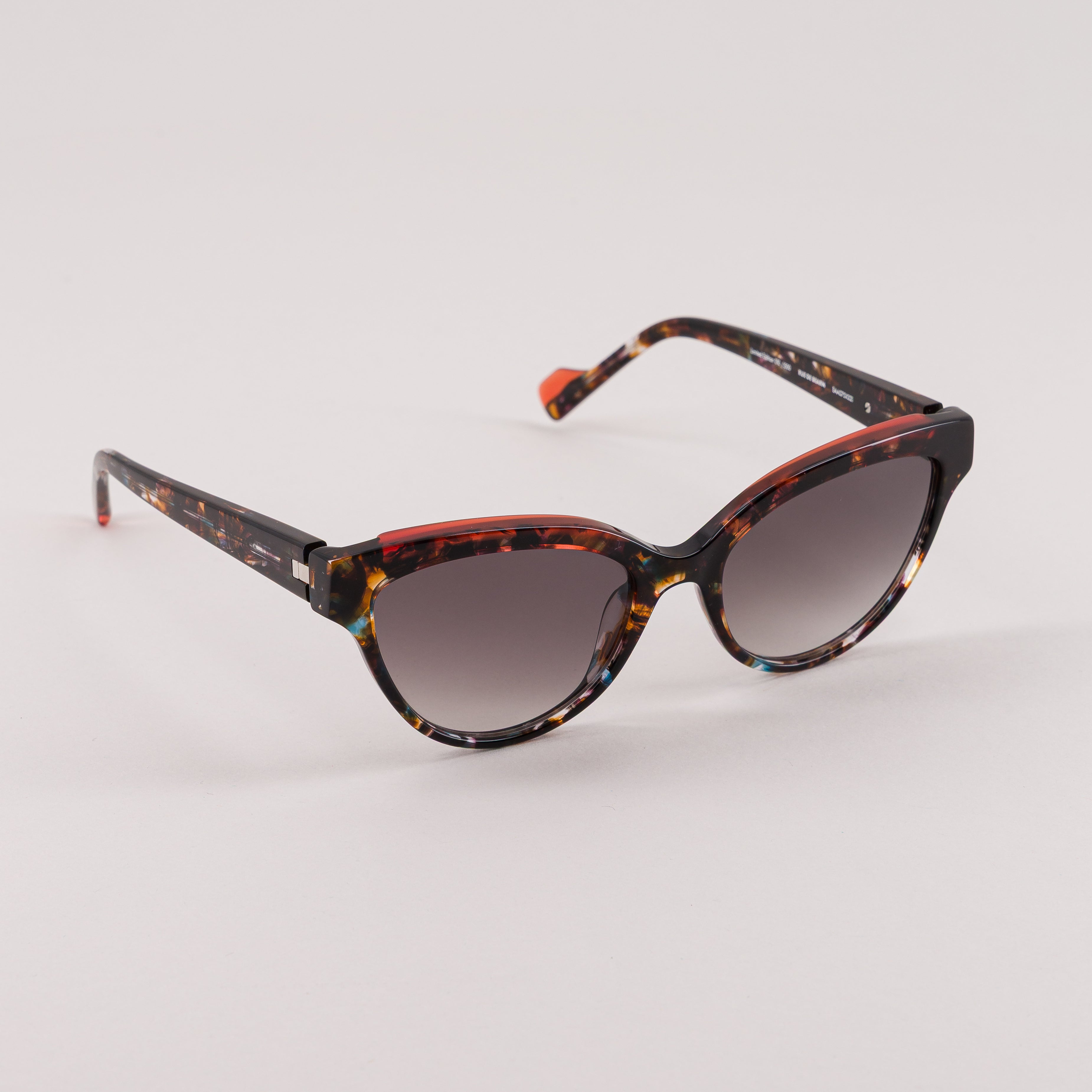#color_tortoise shell and red