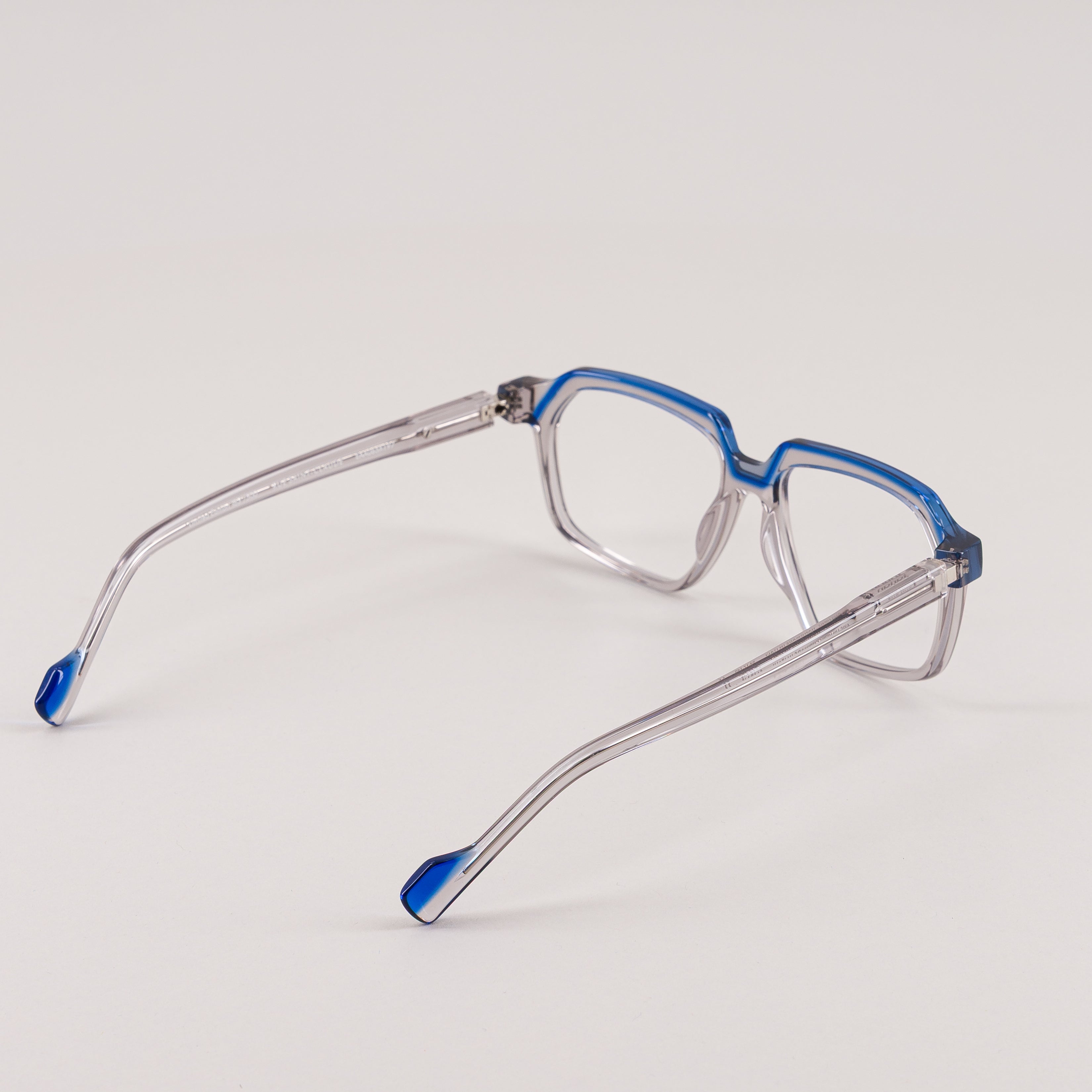 #color_grey clear and blue
