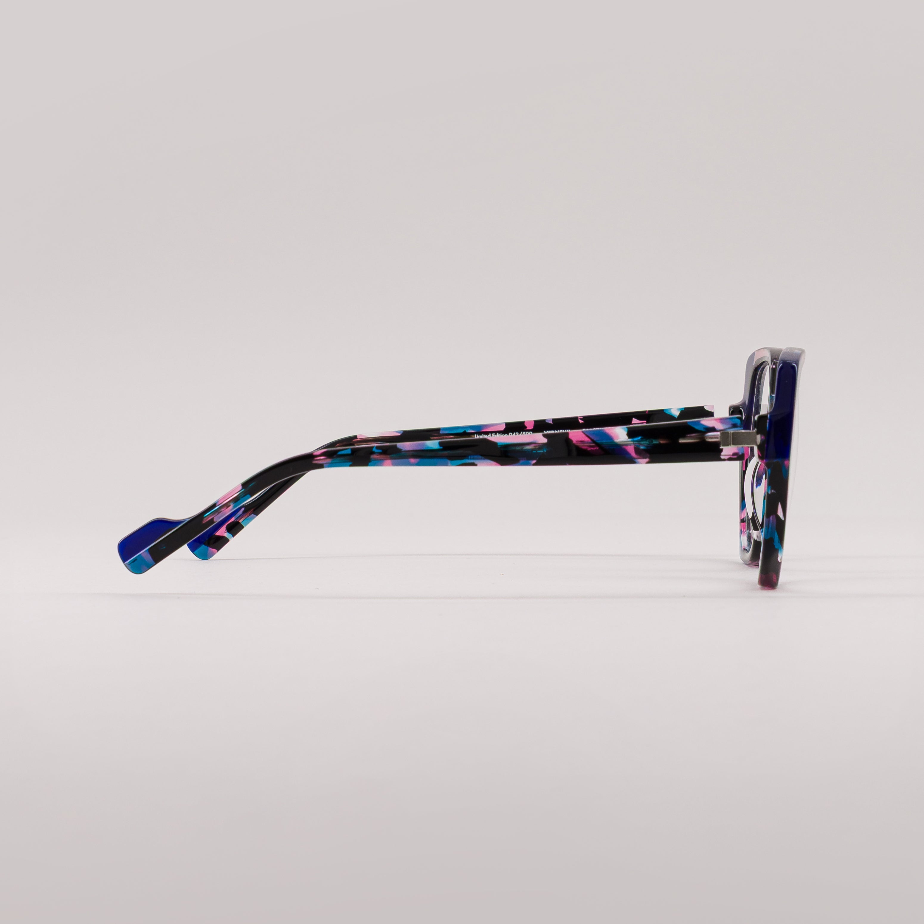 #couleur_Écaille multicolore rose, bleu