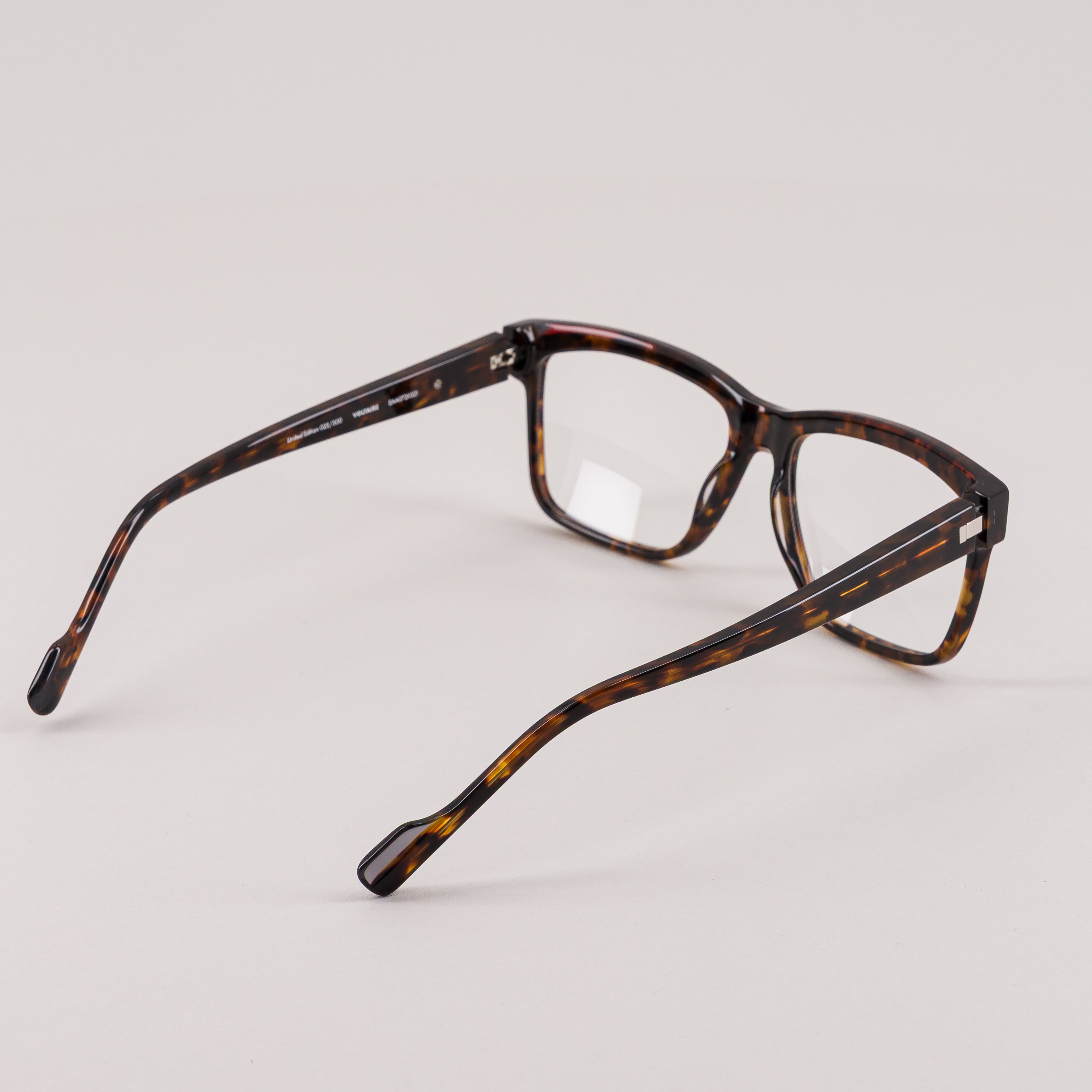 #color_tortoise shell, burgundy, grey