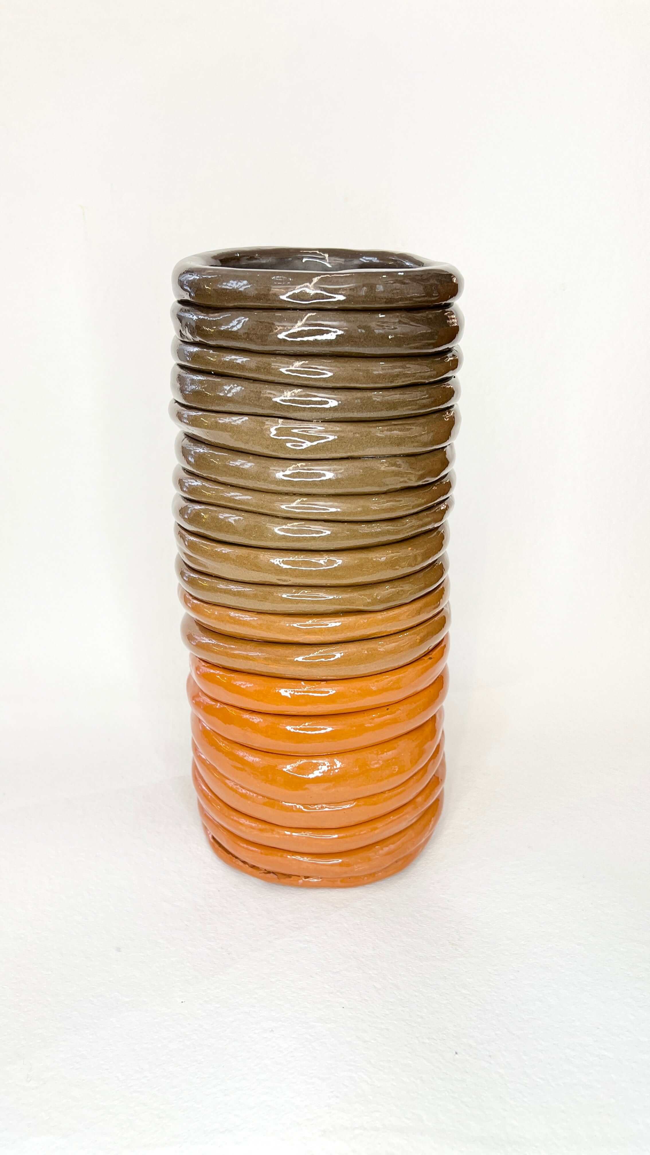 Tarian-Essentiel-ceramic-large-vase-khaki-gradient-orange