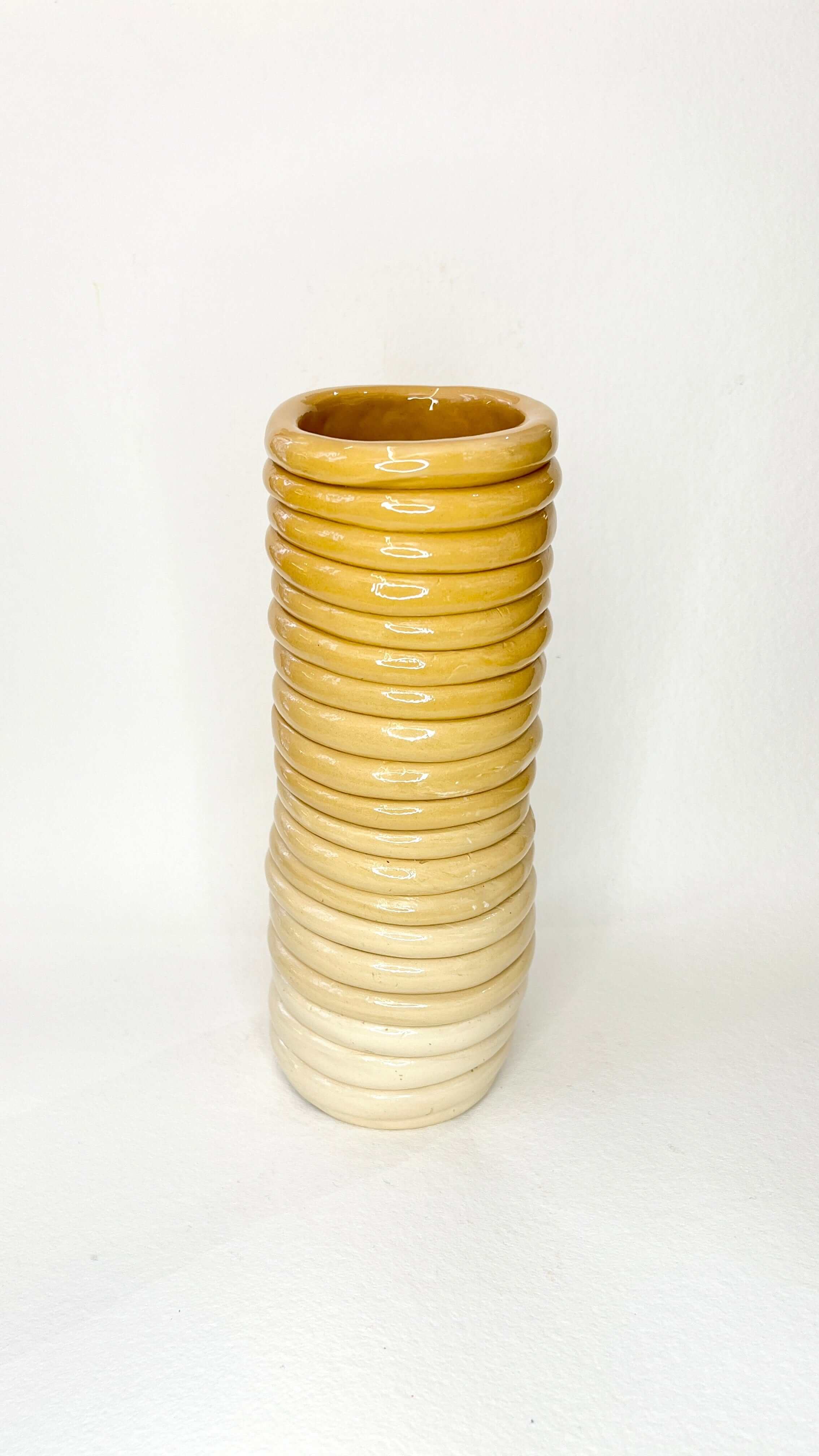 Tarian-Essentiel-ceramic-large-vase-white-gradient-yellow