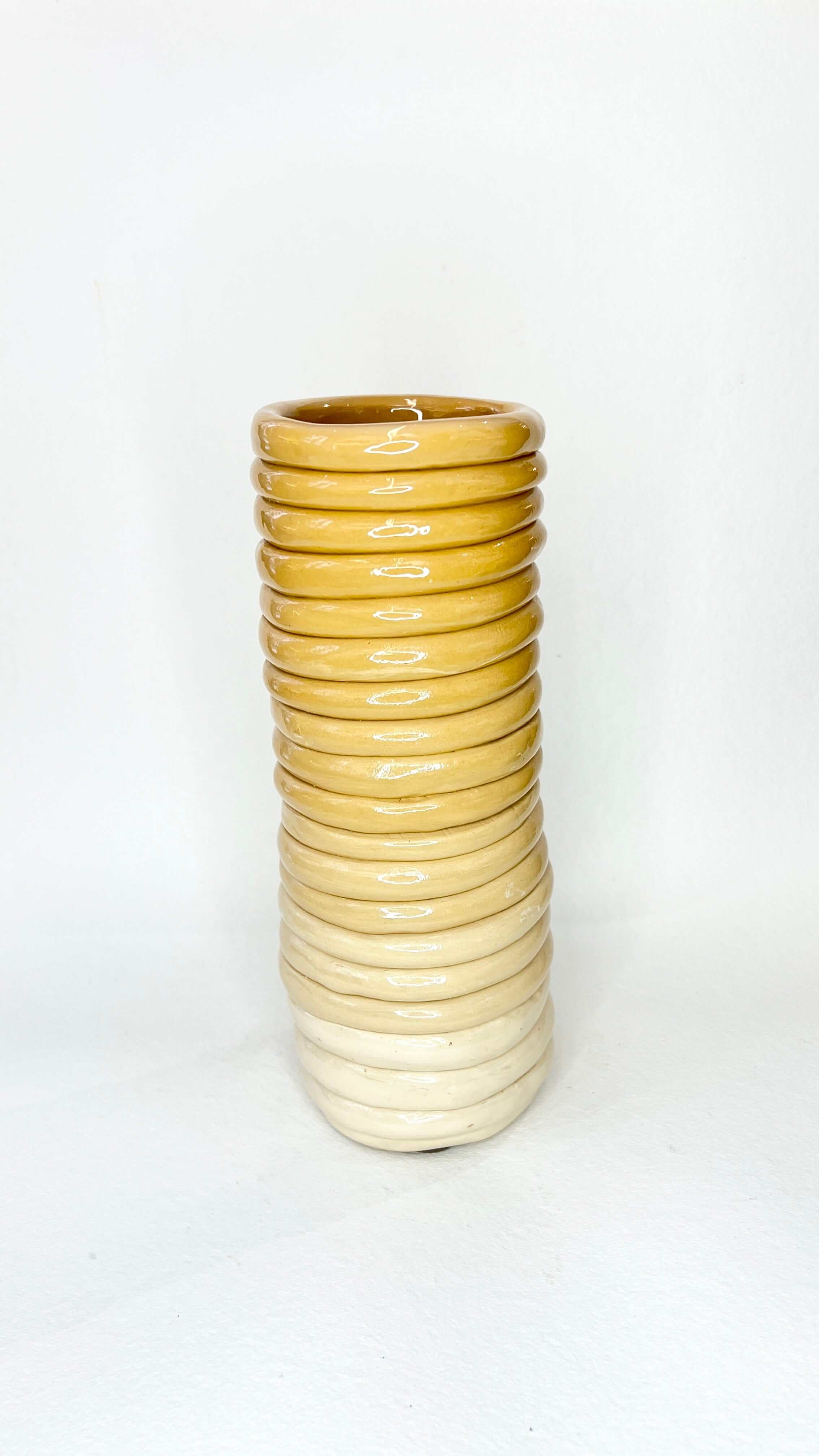 Tarian-Essentiel-ceramic-large-vase-white-gradient-yellow
