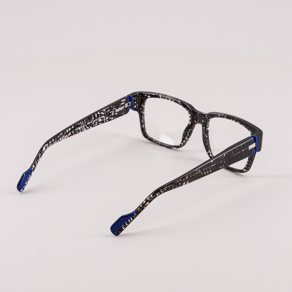 #color_Black and blue