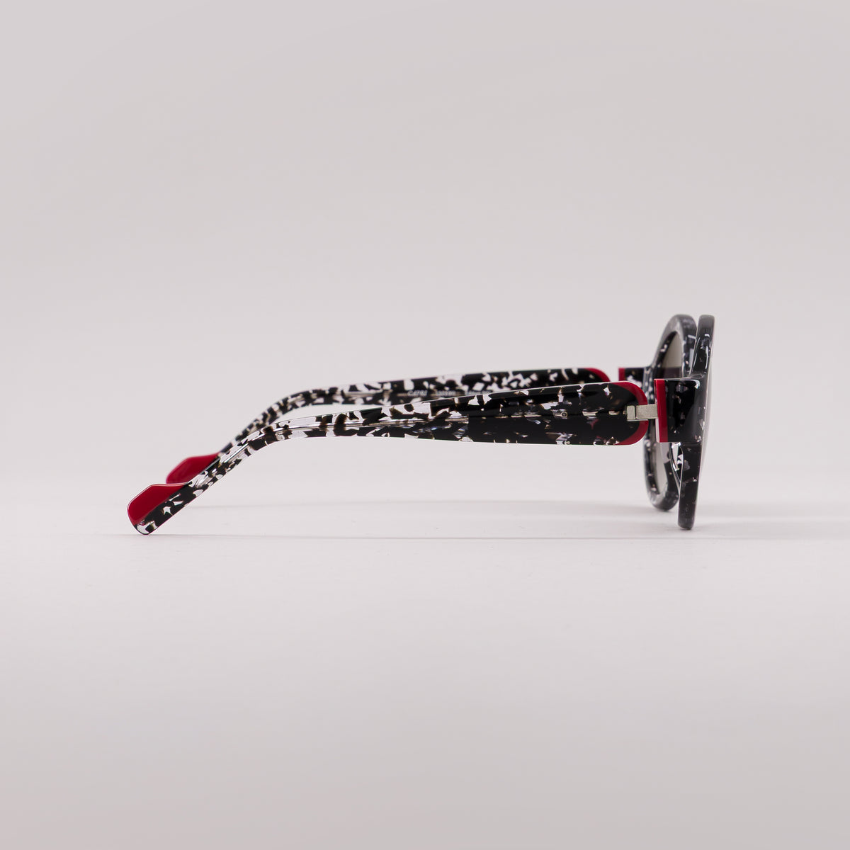 #color_Black pact and red