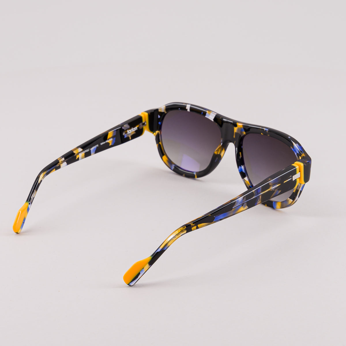 #color_Yellow, blue and black