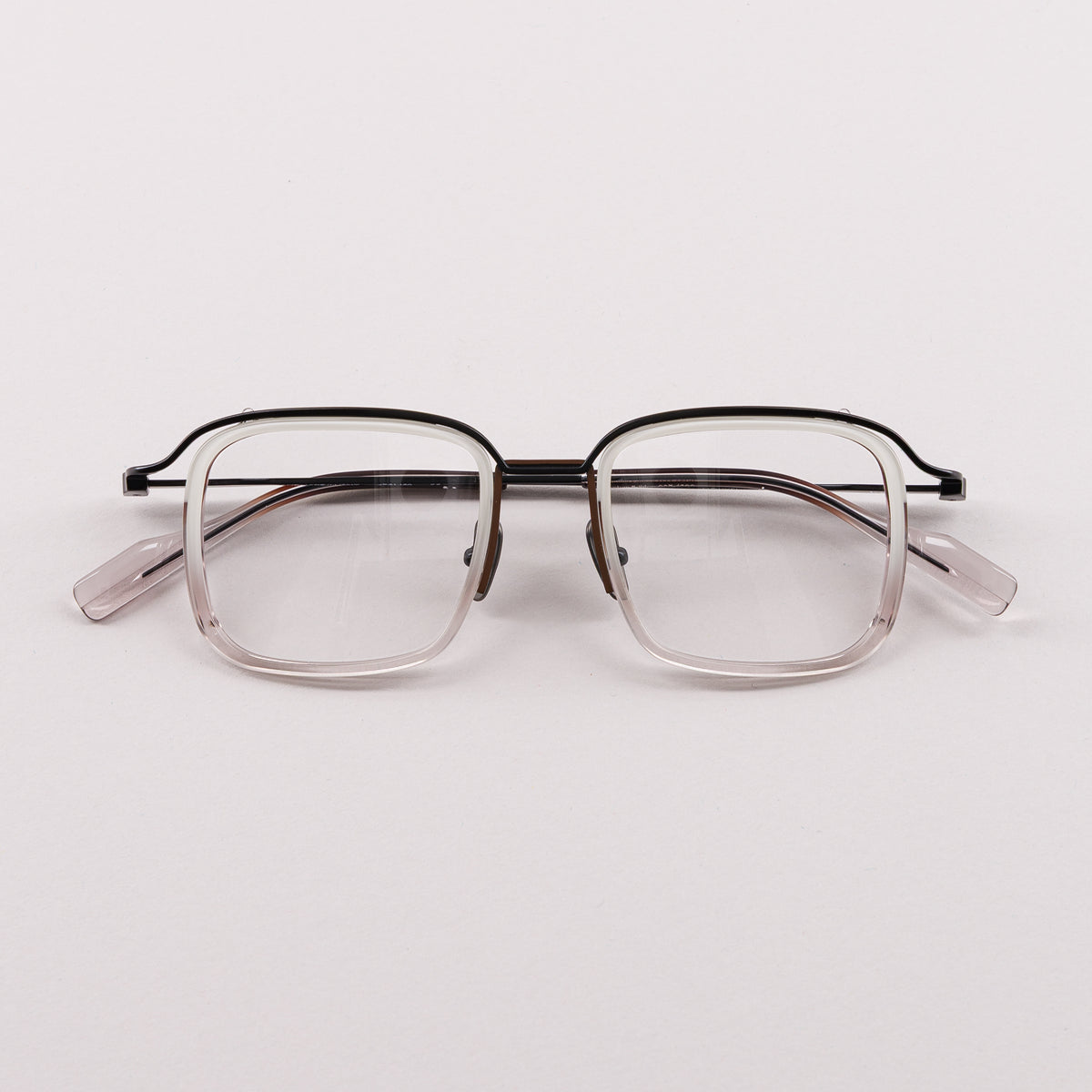 #color_Gradient off-white