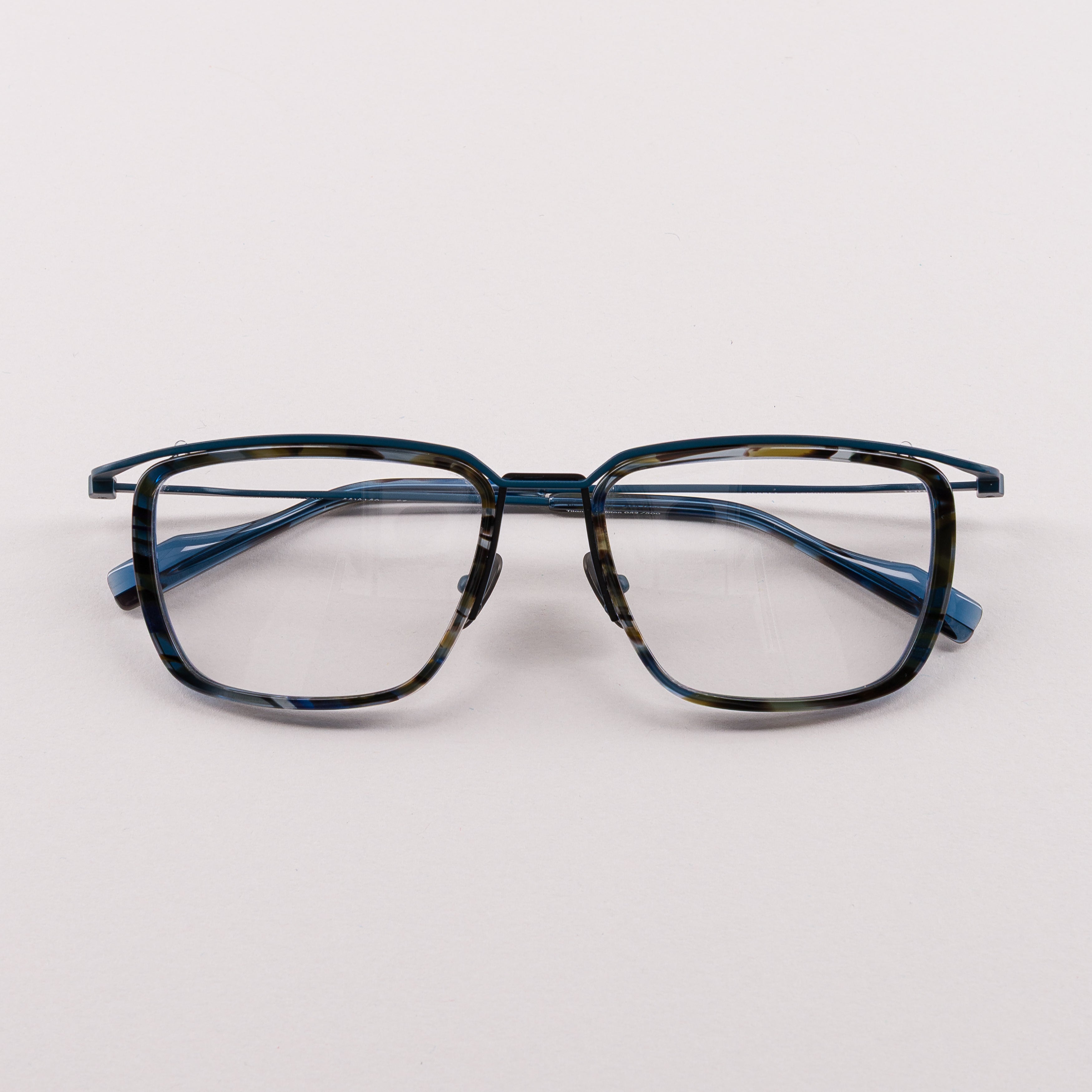#color_Tortoise shell and blue