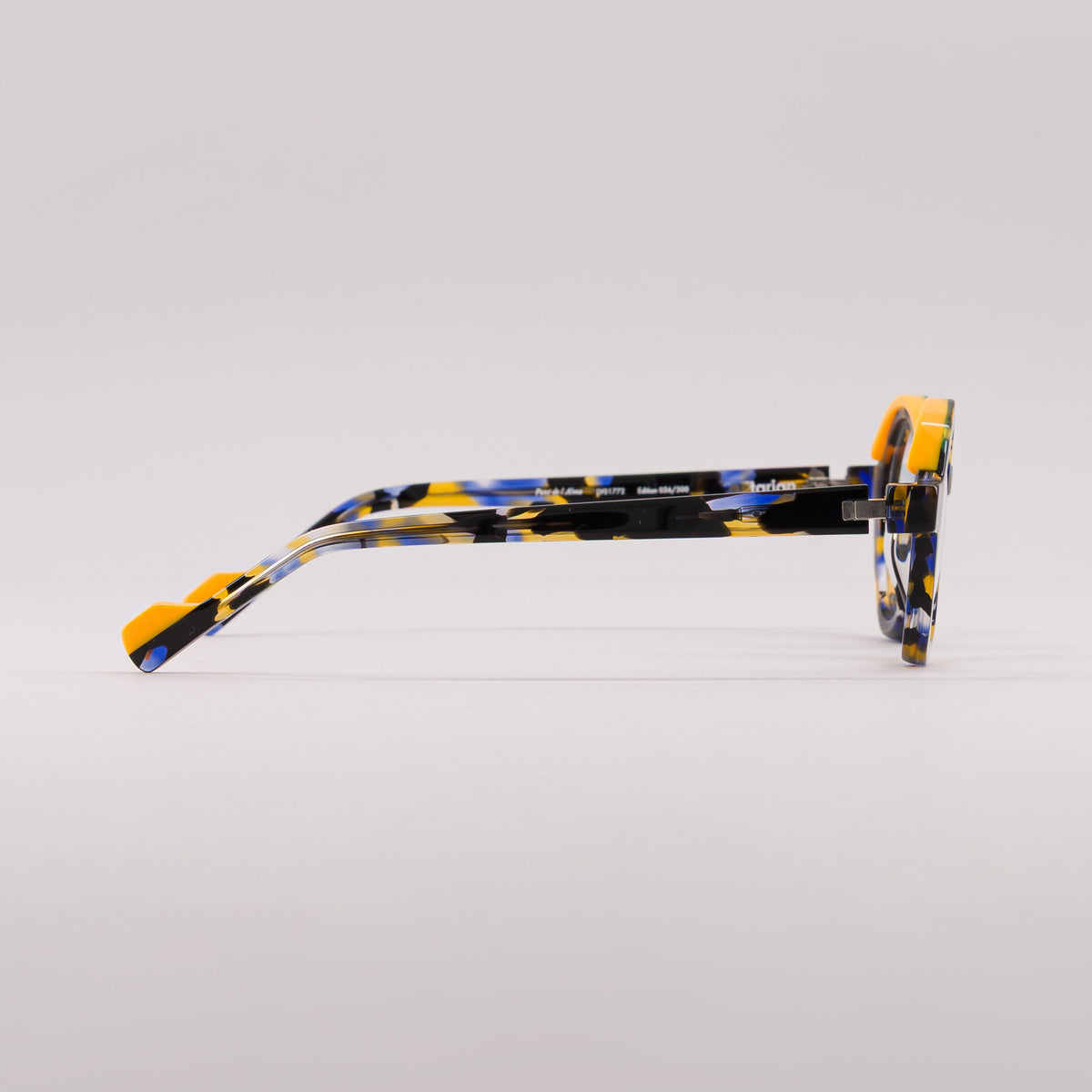 #color_Yellow blue and black