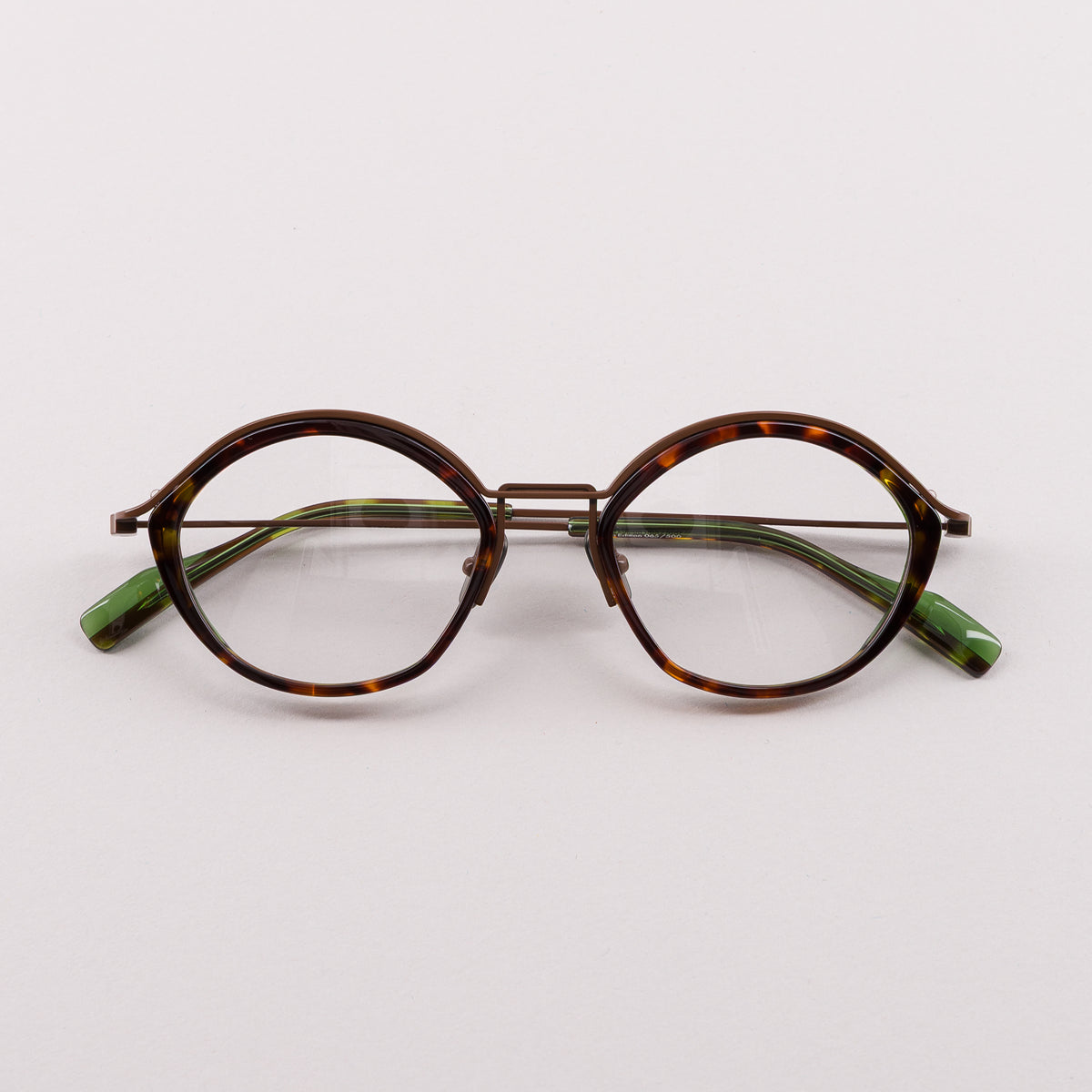 #color_Tortoise shell and green