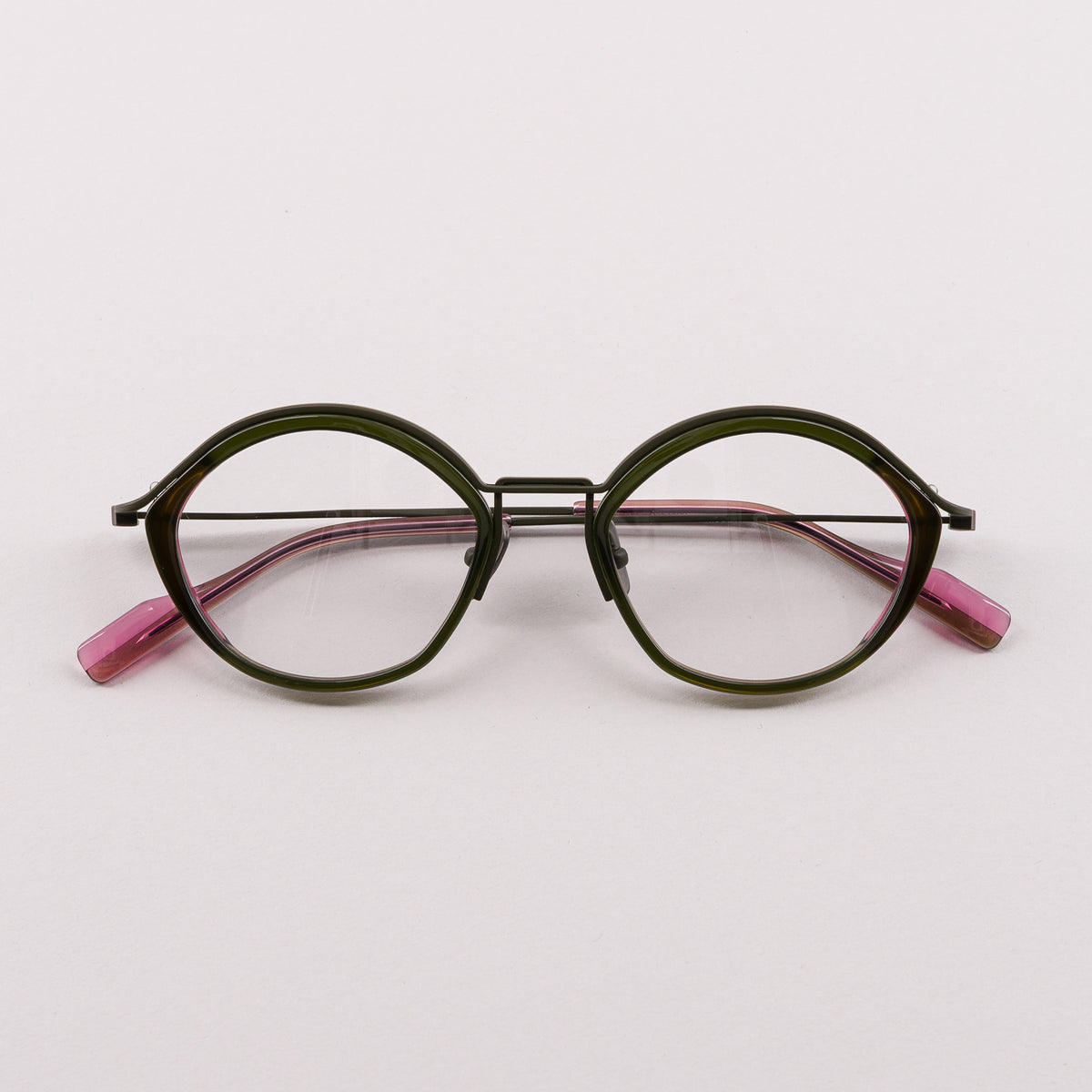 #color_Moss green and pink
