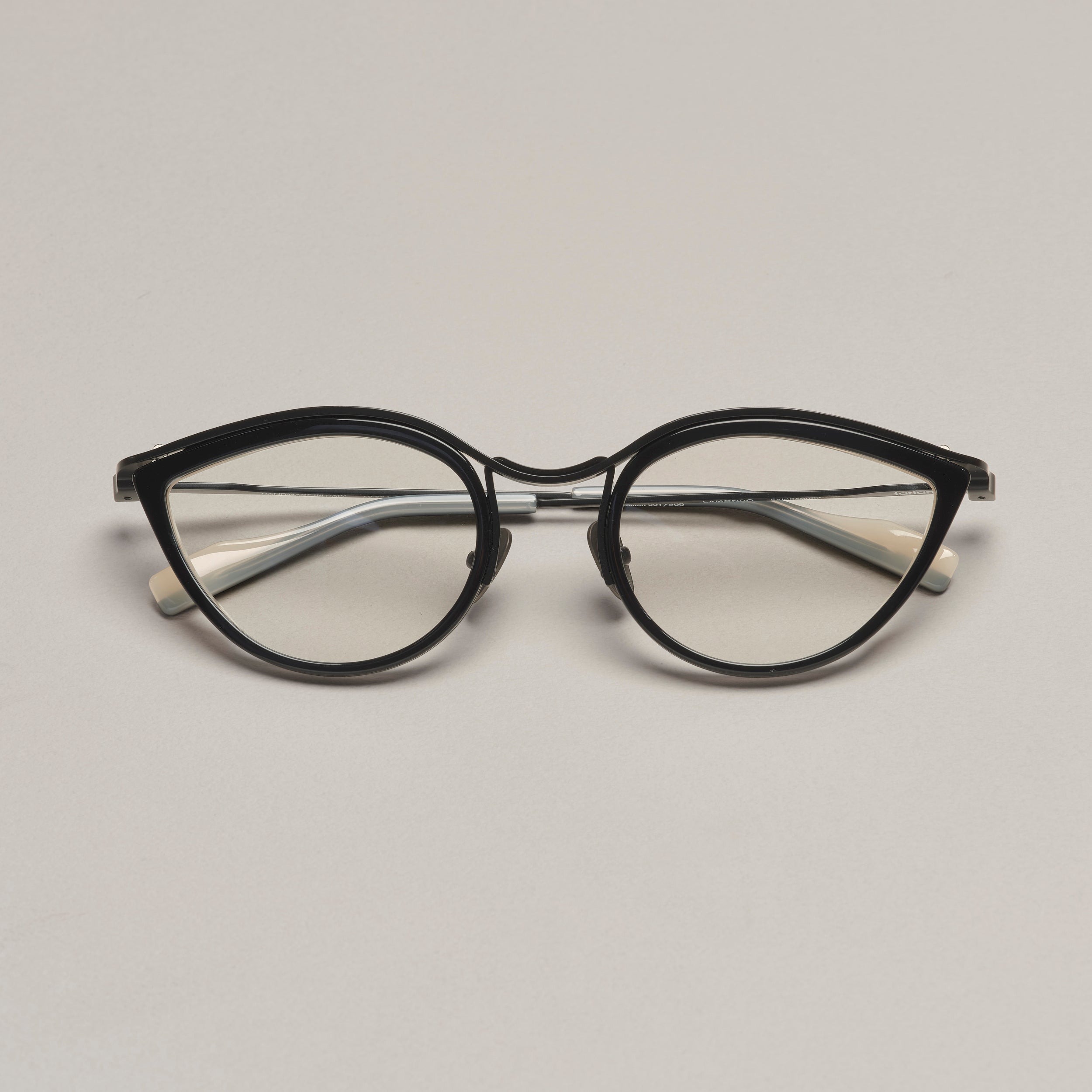 TARIAN_eyewear_cateye_black_and_white_b&w