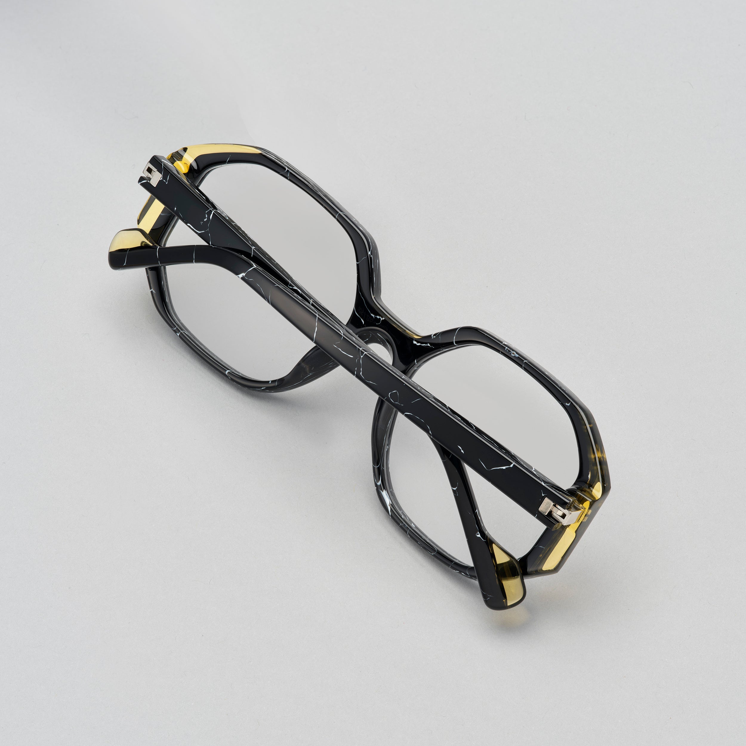 Tarian-Grenelle-square-back-eyewear-black&white-marble-clear-yellow