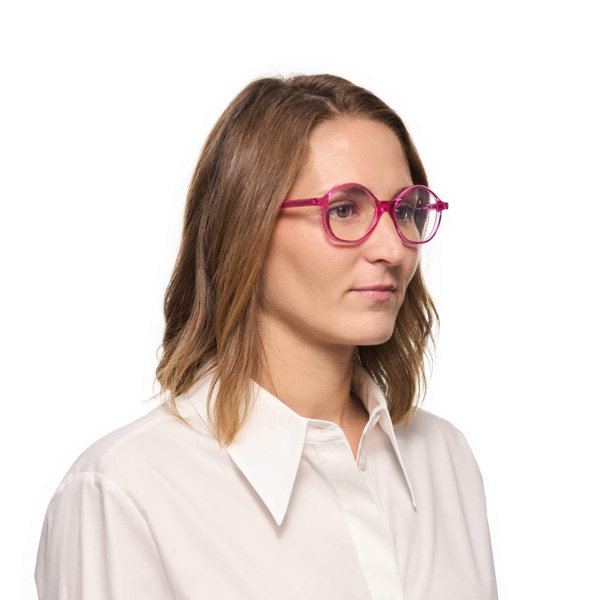 Tarian-Rue-des-Rosiers-oval-eyewear-grey-pink-portrait