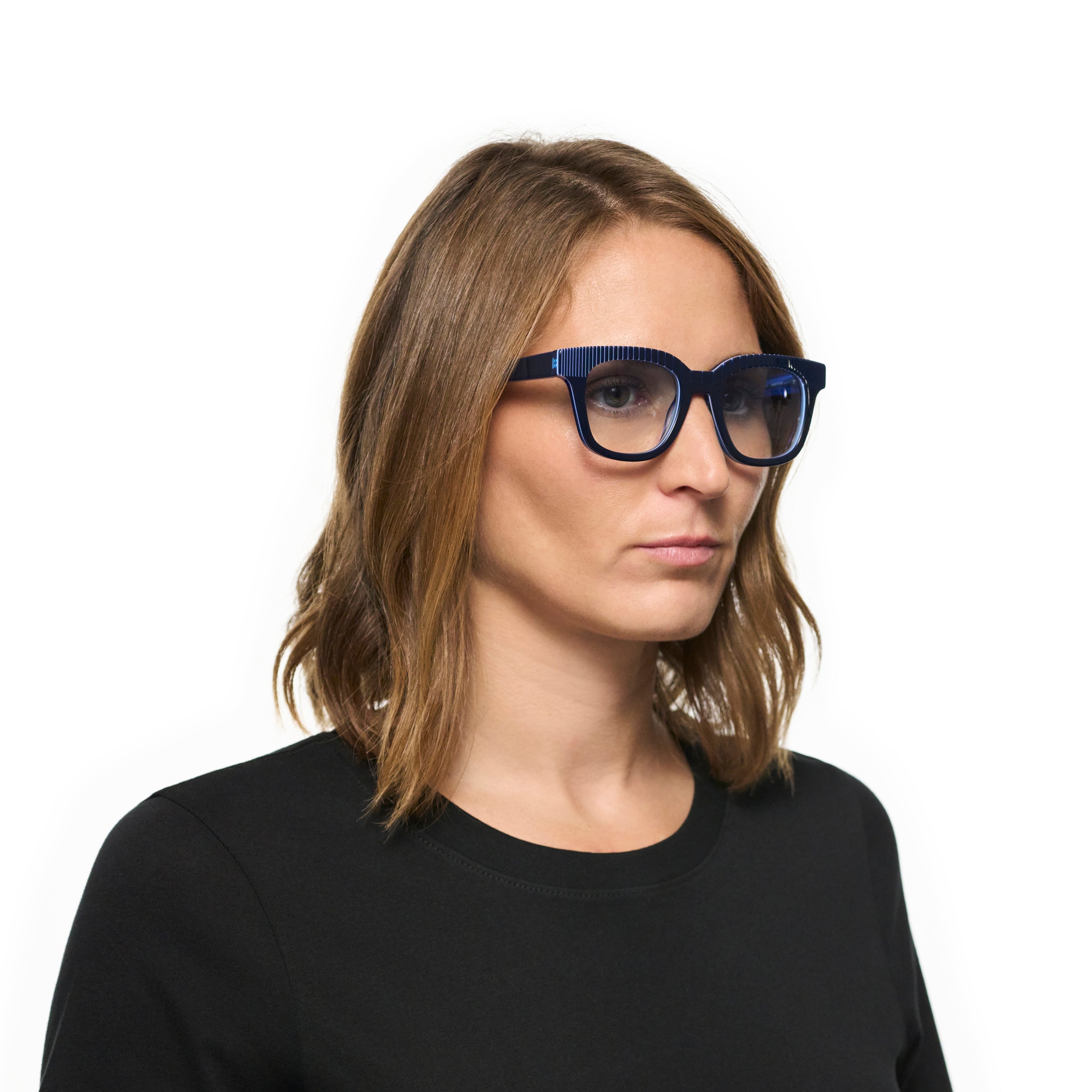 Tarian-Saint-Louis-rectangle-sunglasses-darkblue-portrait2