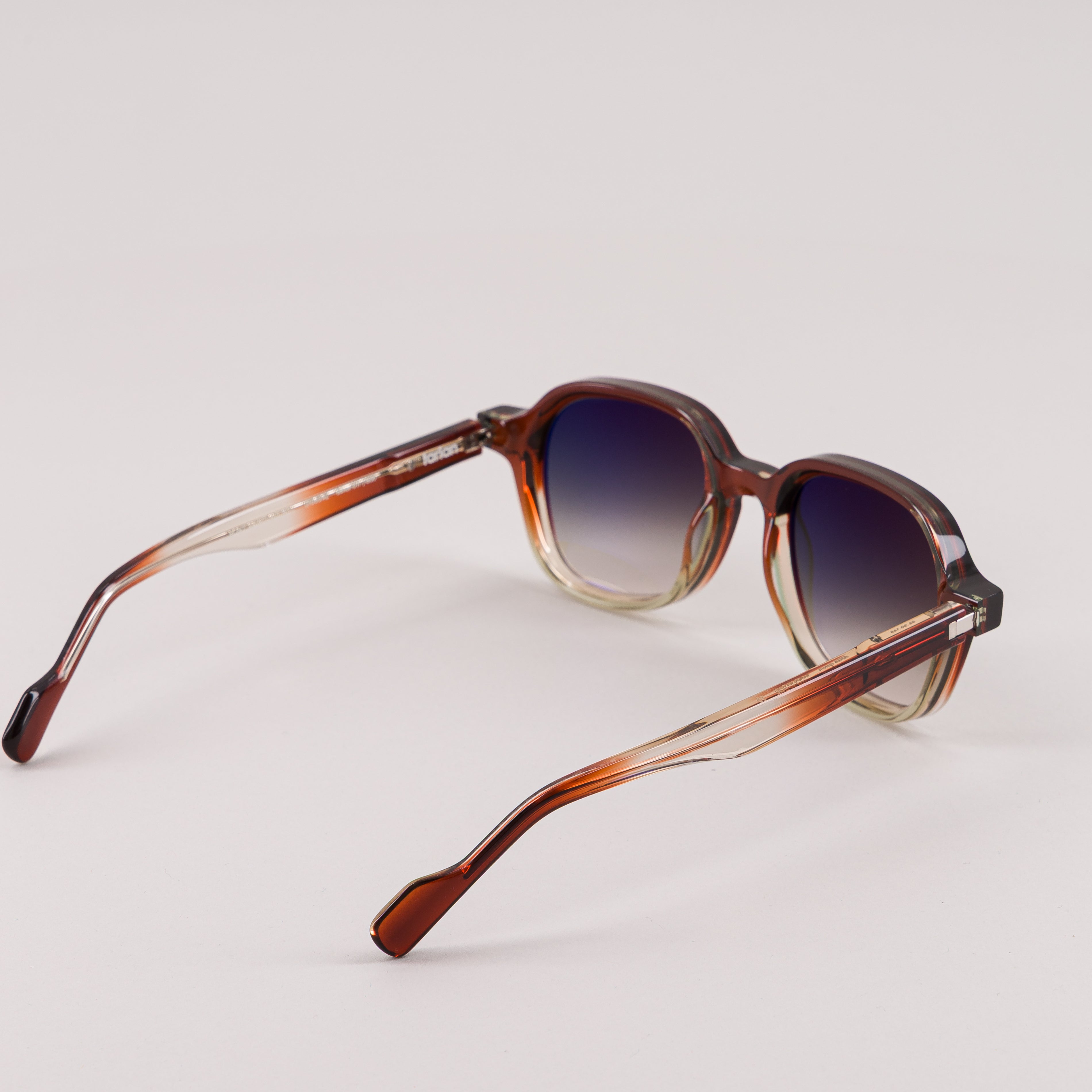 #color_brown gradient clear