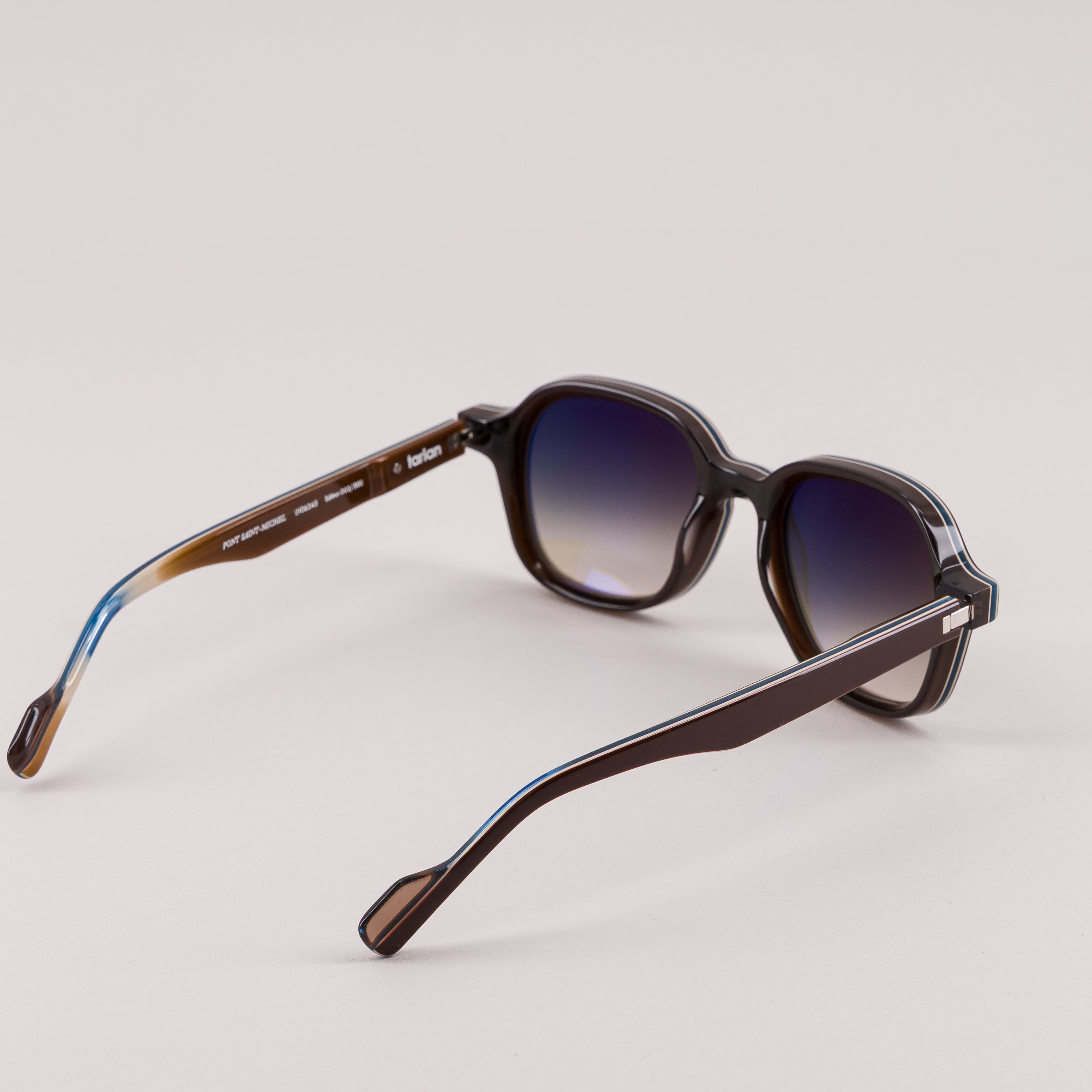 #color_brown and blue