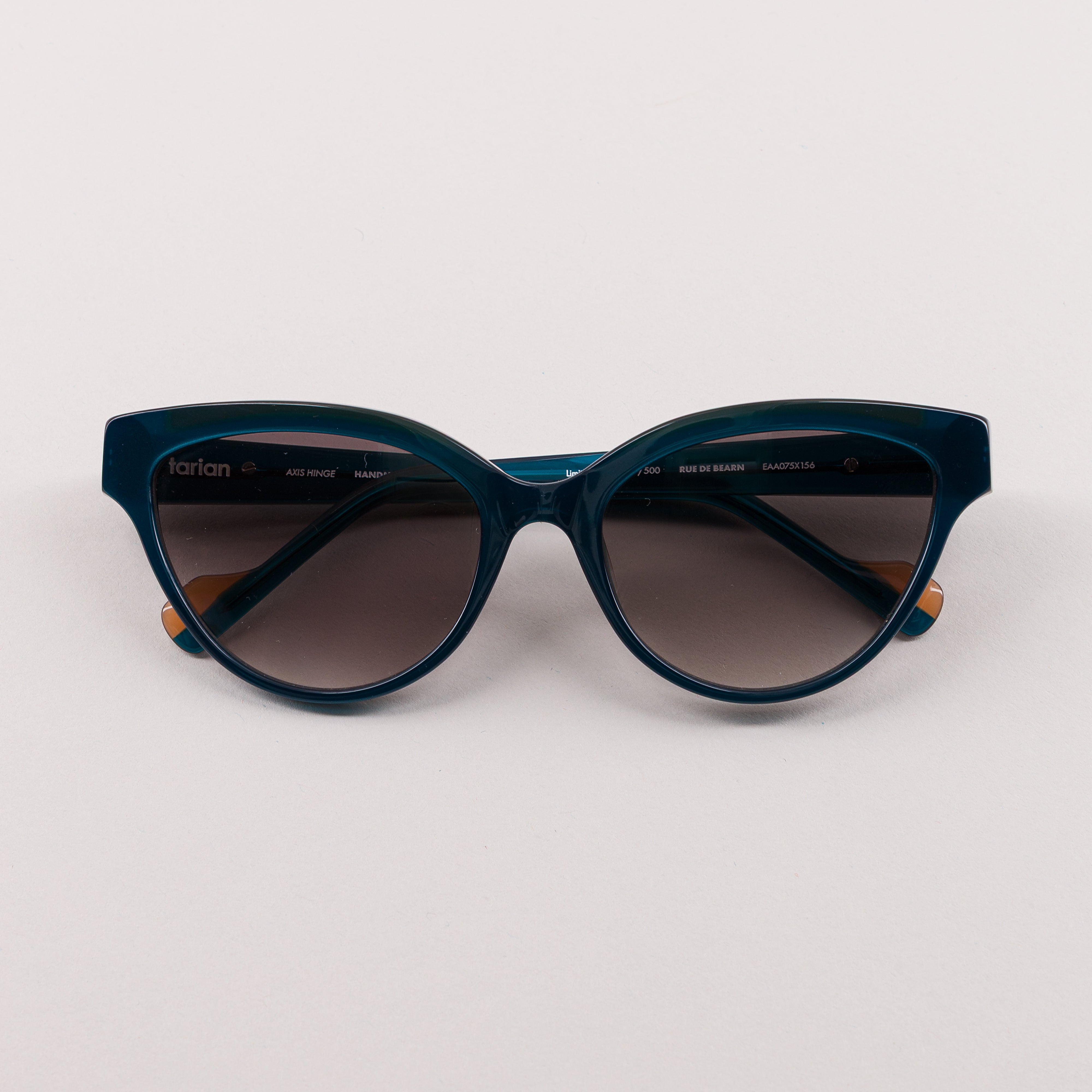 #color_emerald and brown