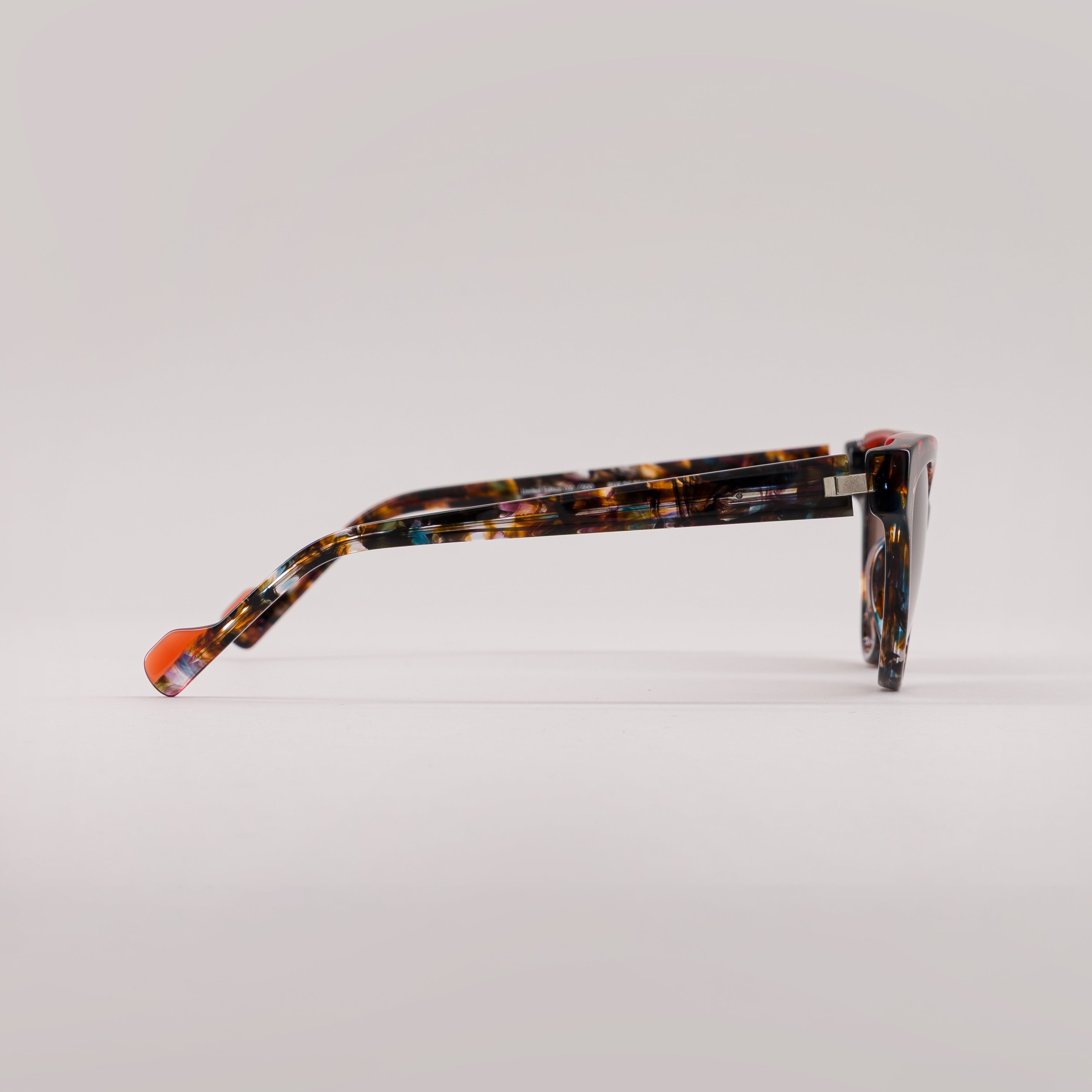 #color_tortoise shell and red