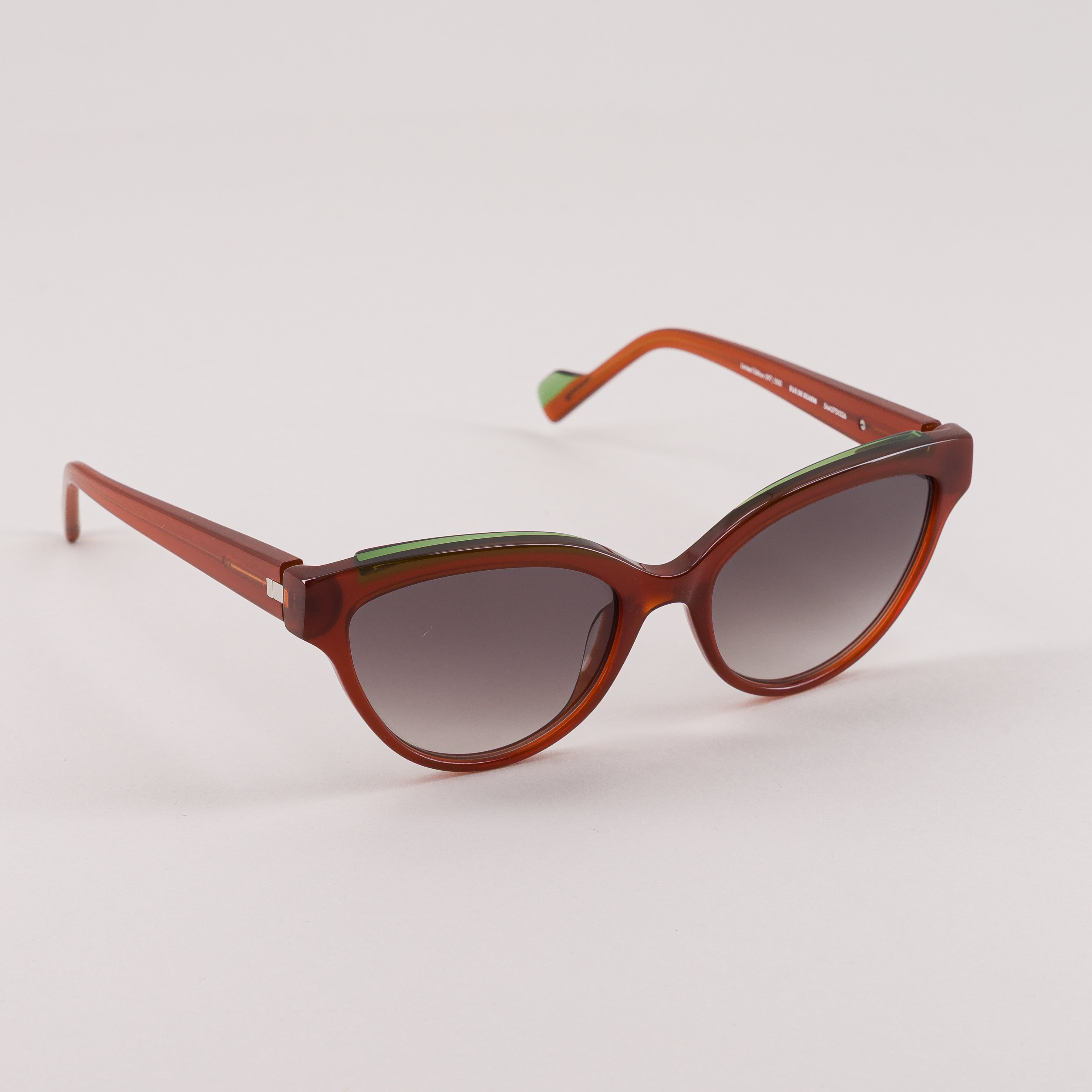 #color_camel and green