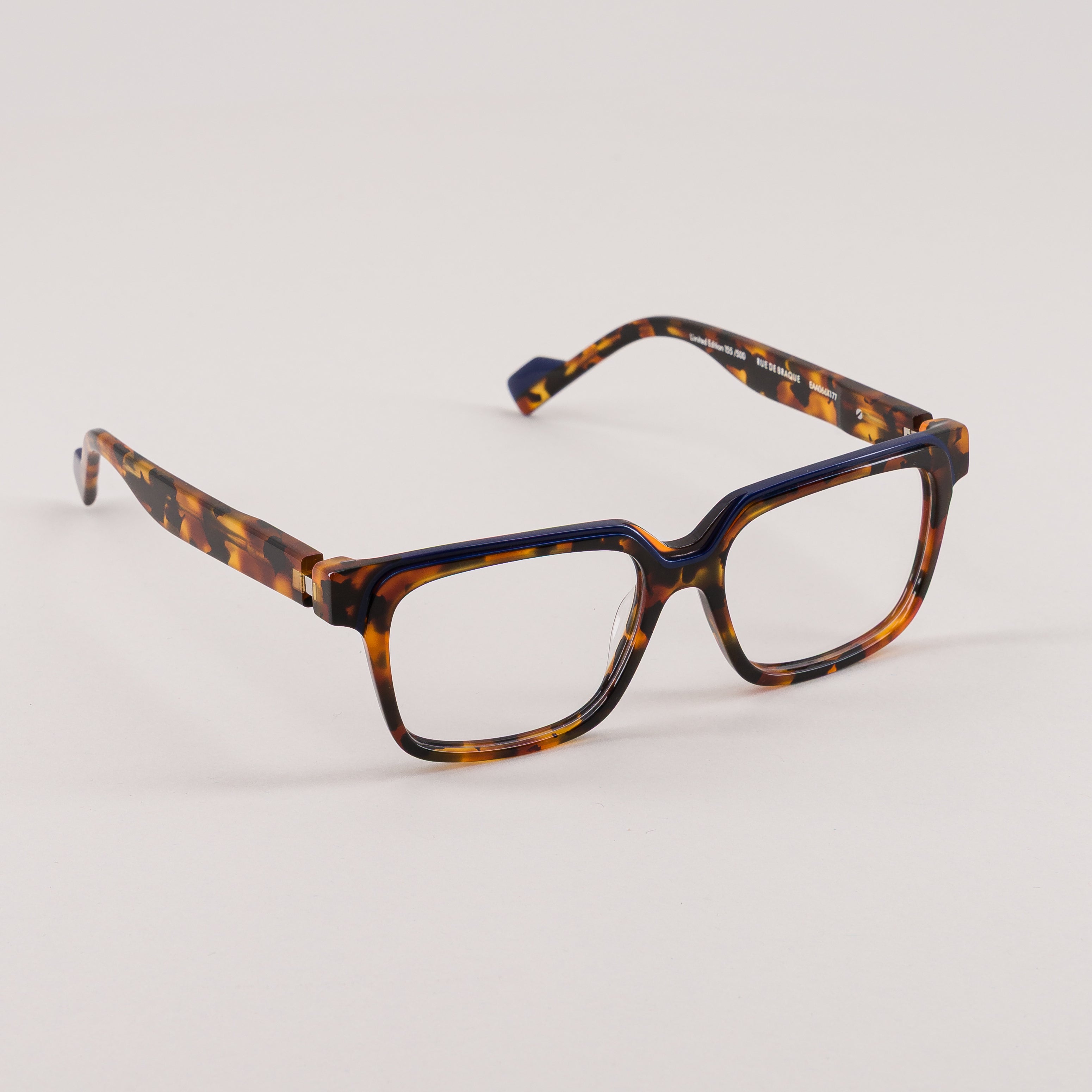 #color_tortoise shell and blue