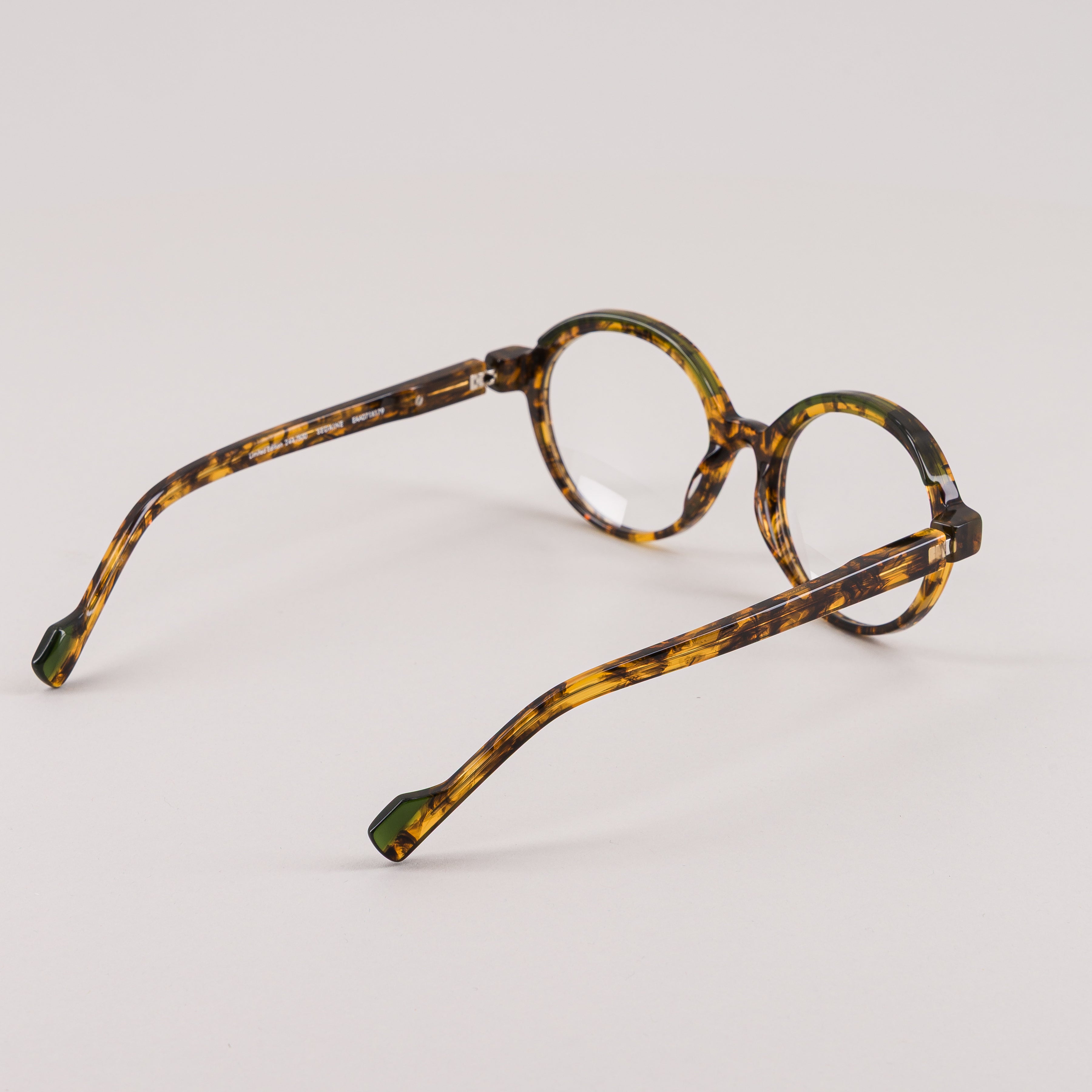 #color_tortoise shell green
