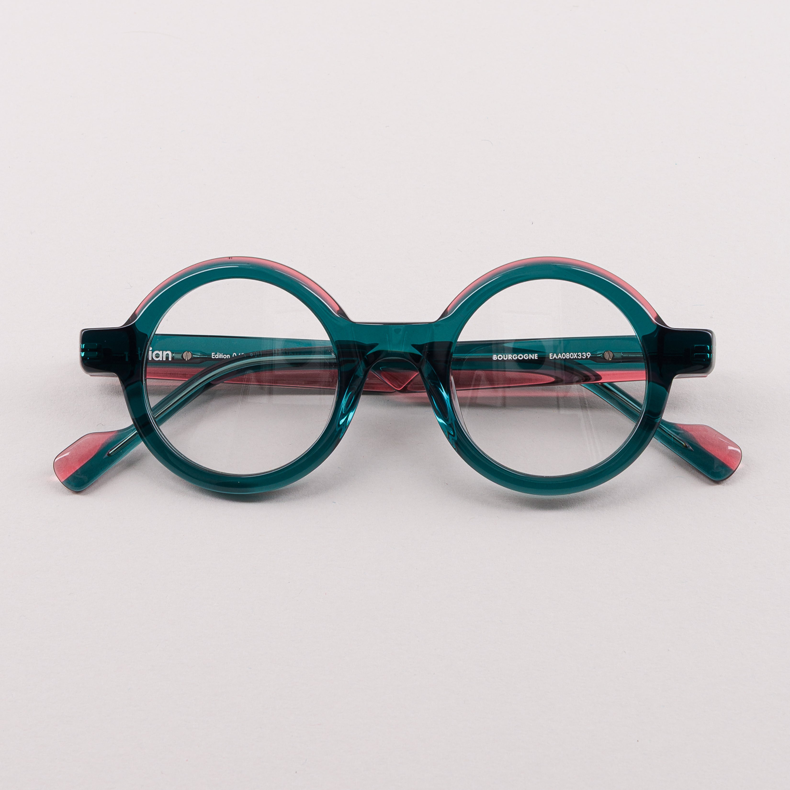#color_Emerald and vineyard peach
