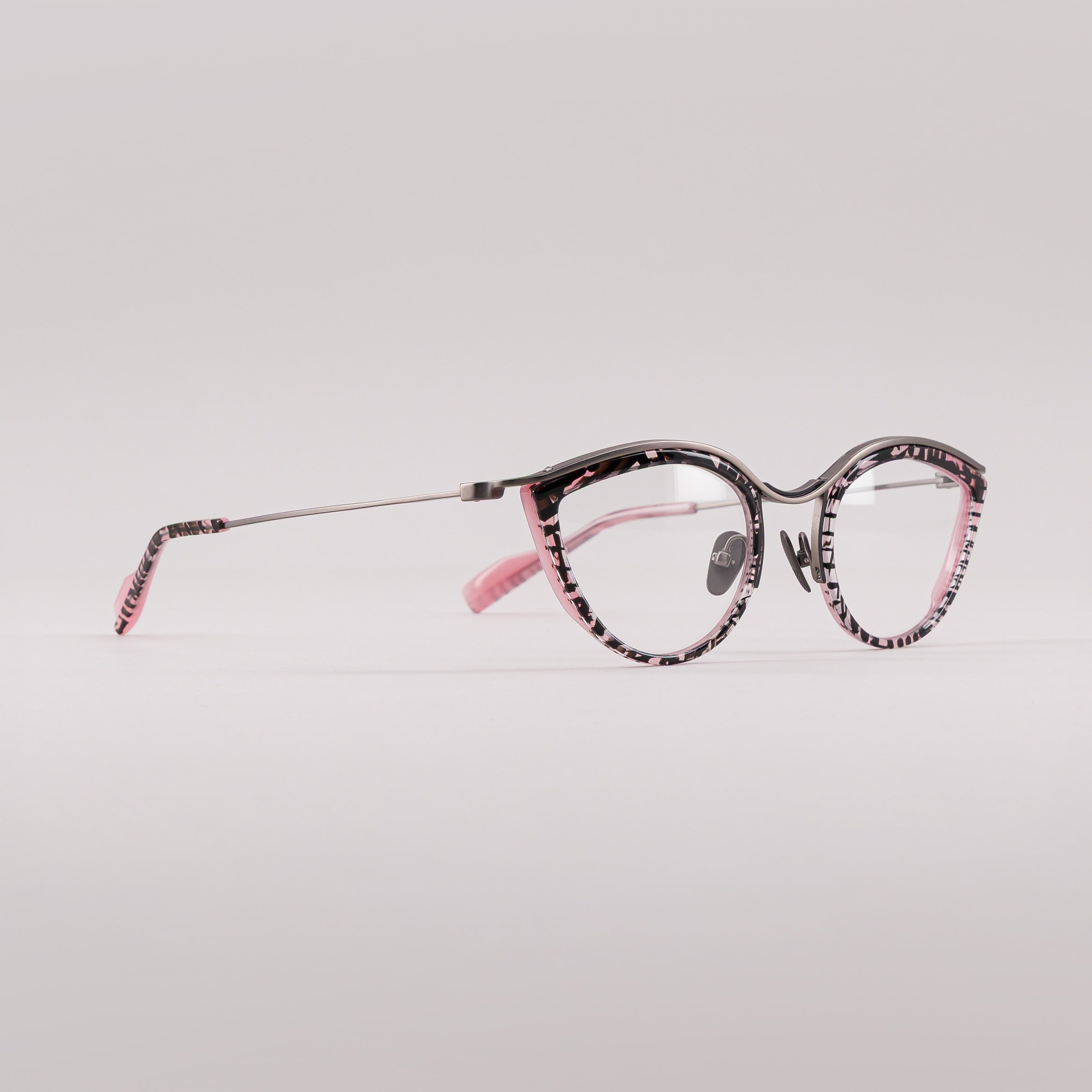 #couleur_Noir tacheté et rose