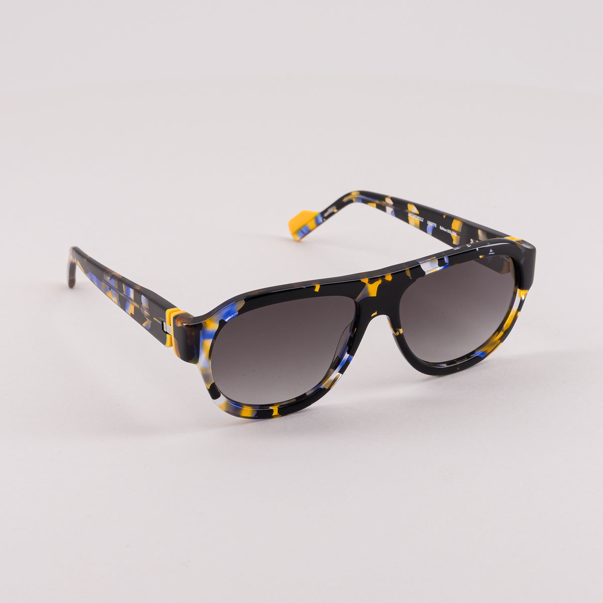 #color_Yellow, blue and black