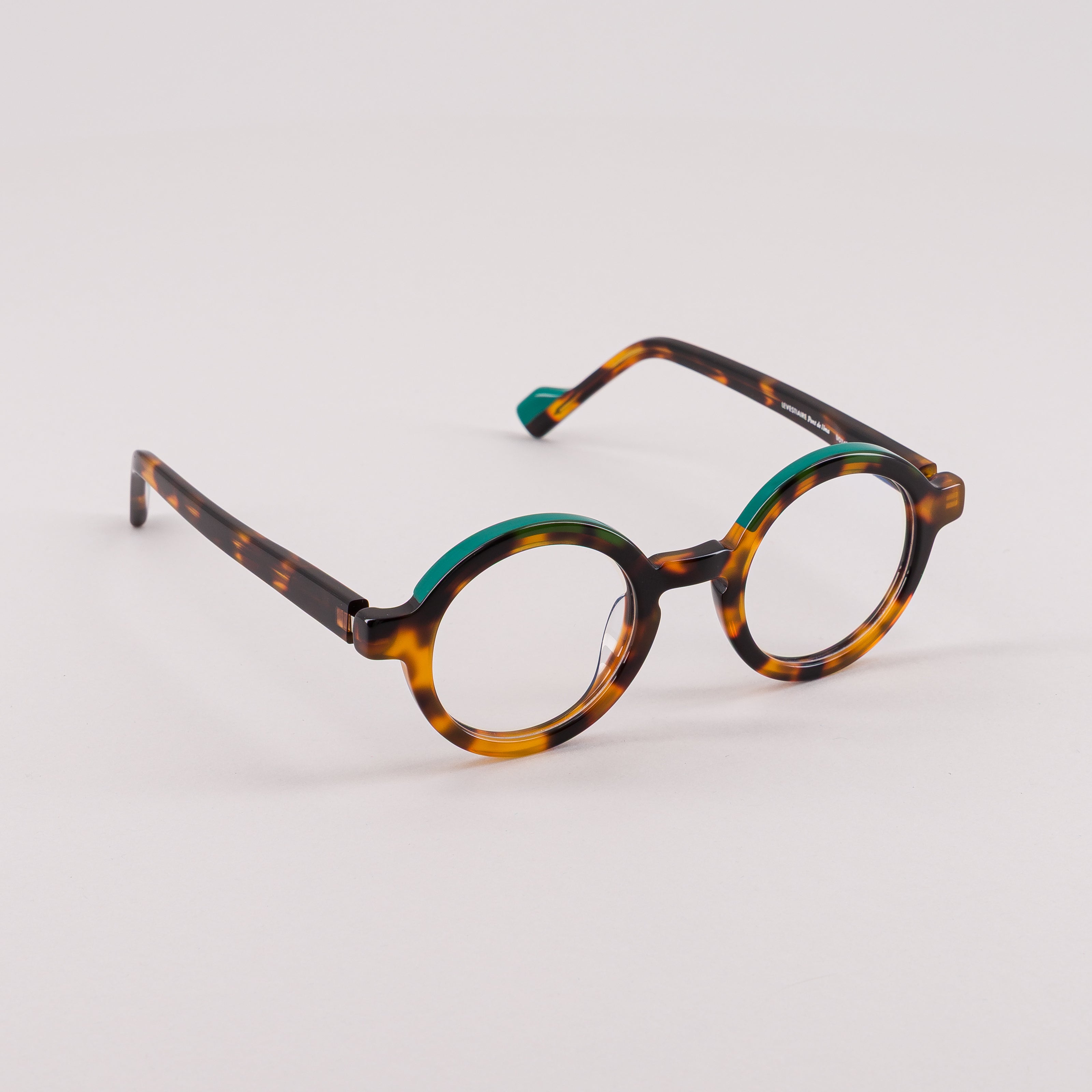 #color_Tortoise shell and green