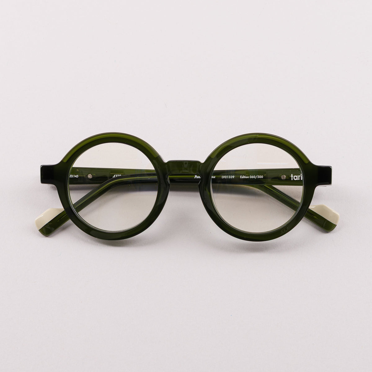 #color_Moss green and ivory