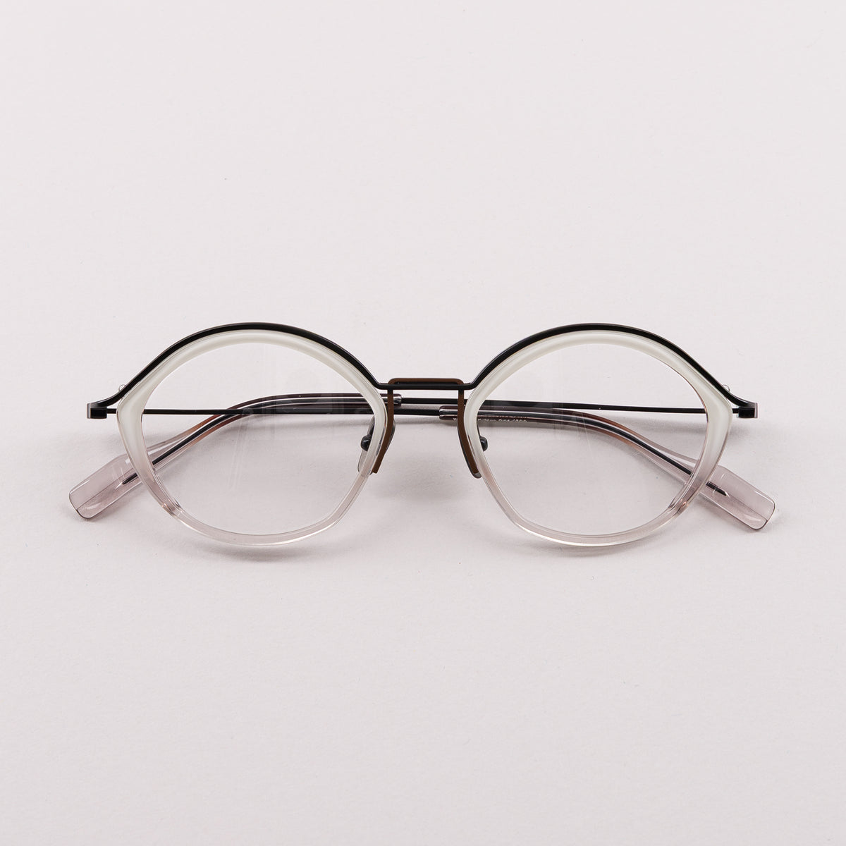 #color_Gradient off-white