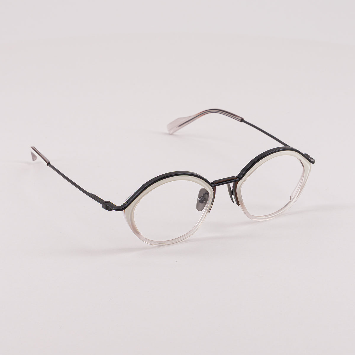 #color_Gradient off-white