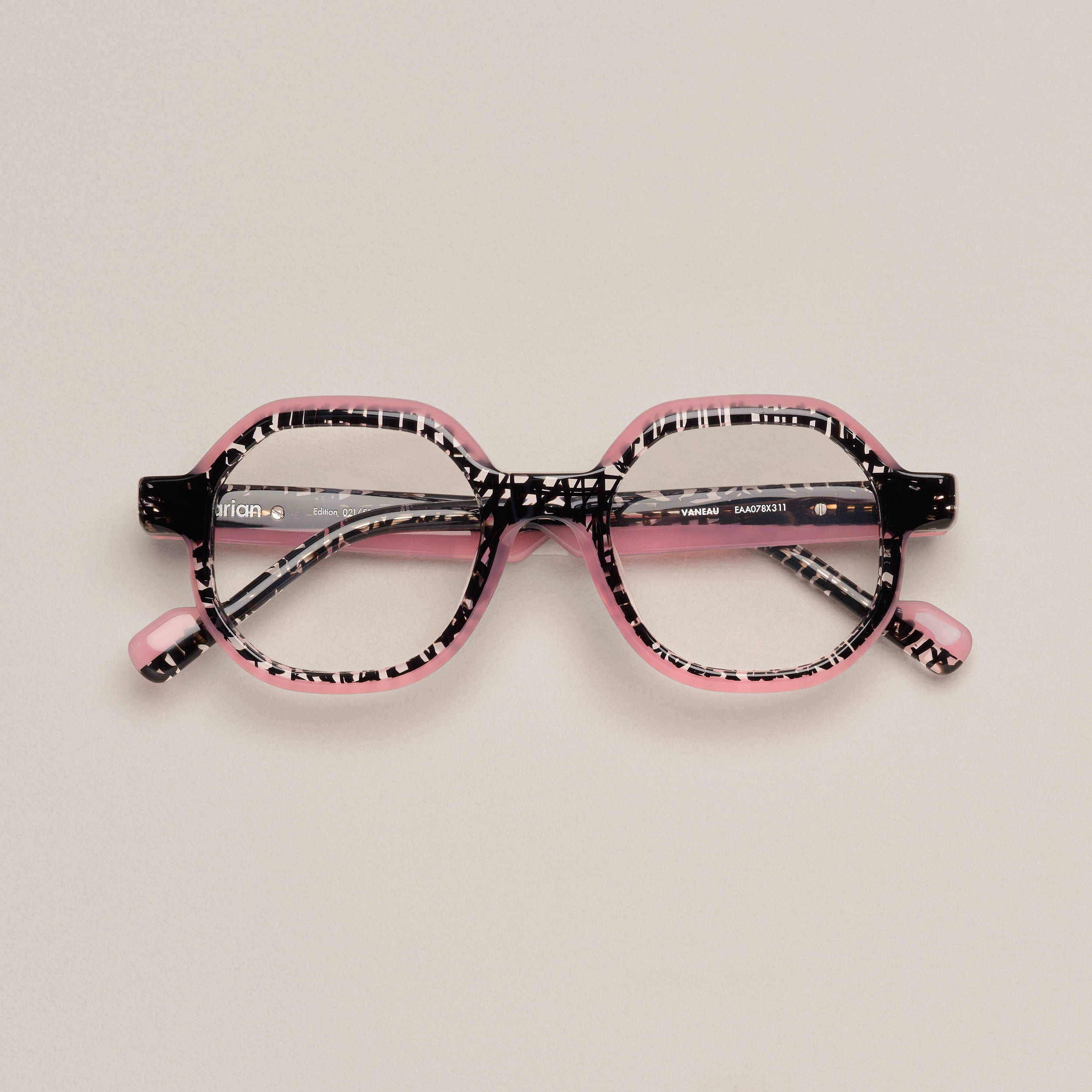 Tarian-eyewear-square-Vaneau-black-pact-pink