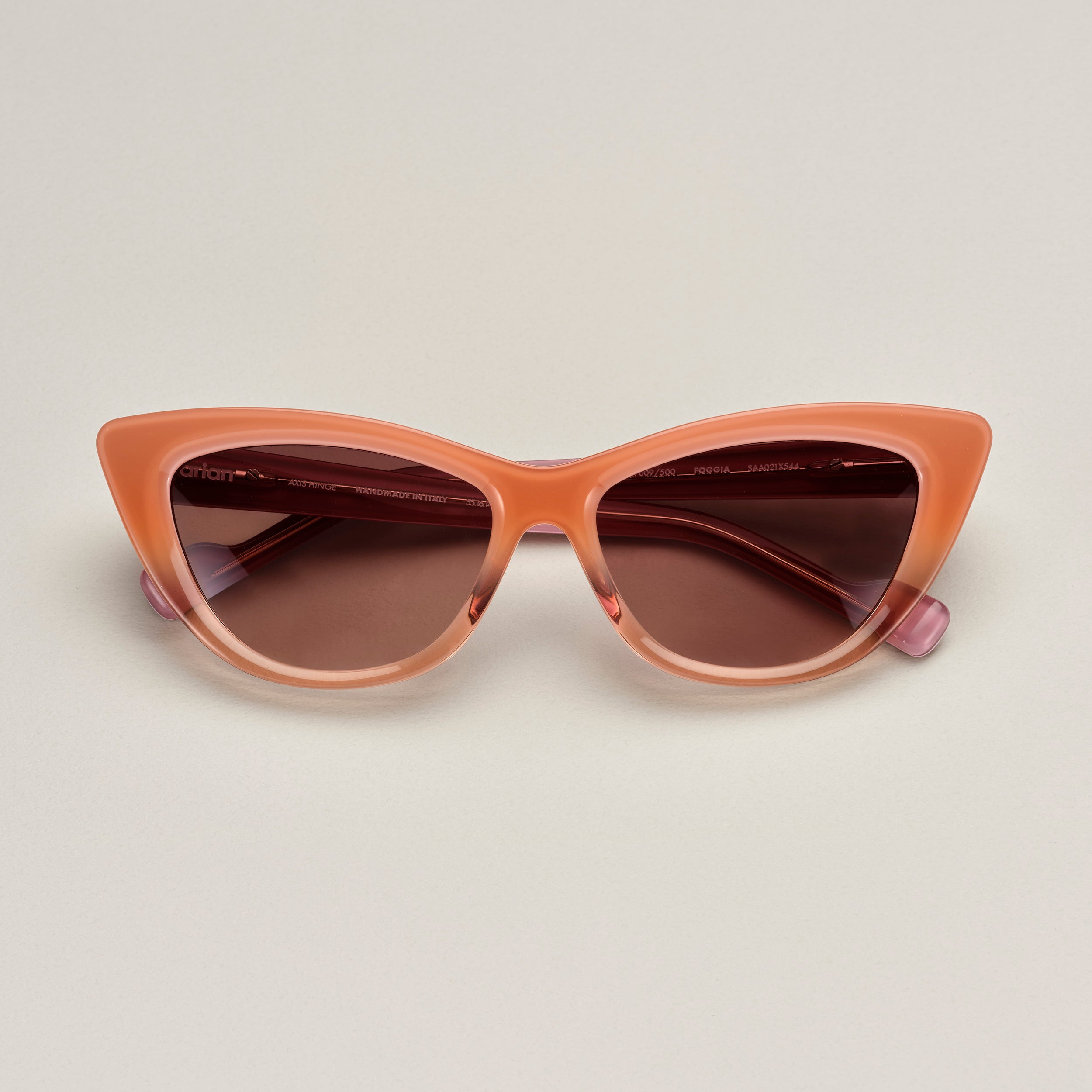 Tarian-Foggia-cateye-sunglasses-beige-gradient