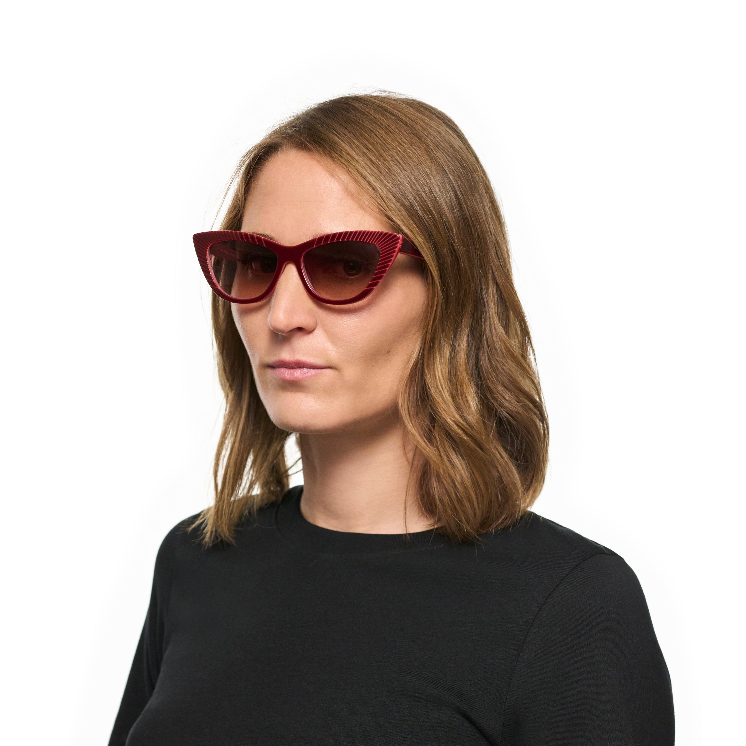 Tarian-Luxembourg-cateye-sunglasses-red-portrait2