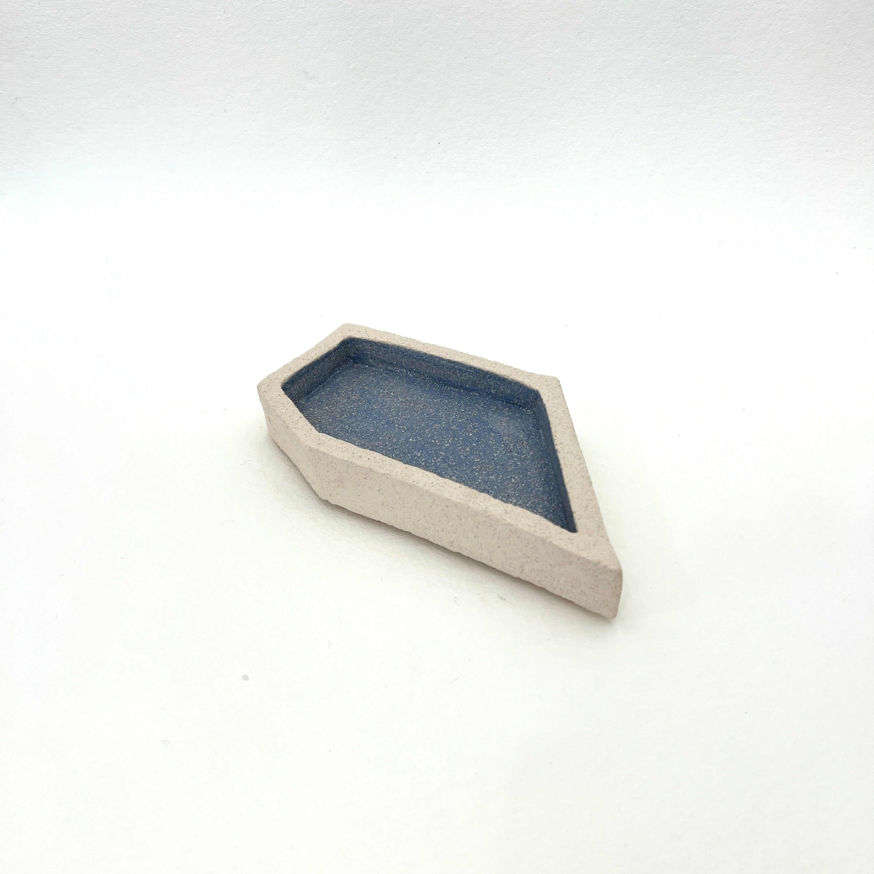 Tarian-Vide-Poche-ceramic-blue-white