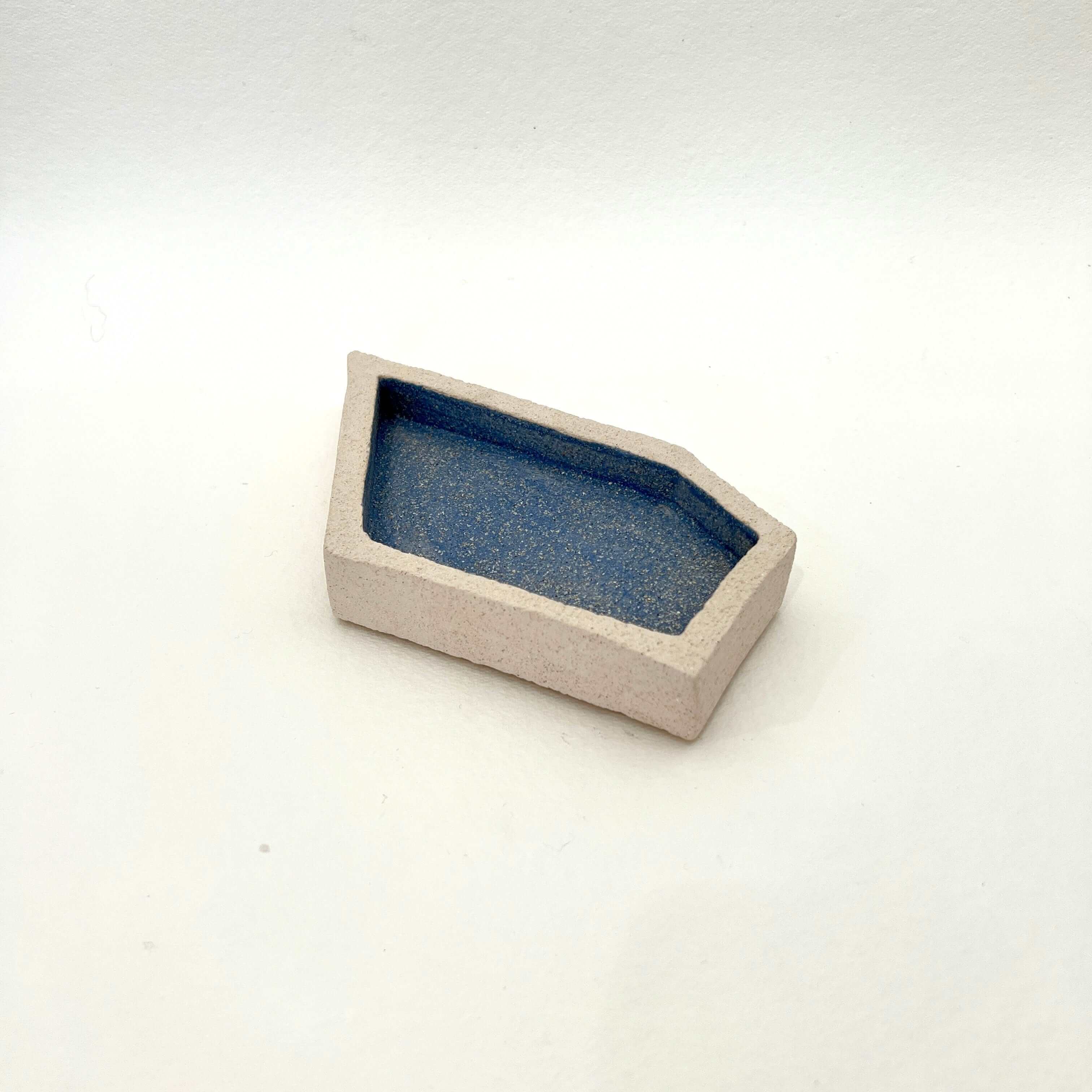 Tarian-Vide-Poche-ceramic-blue-white
