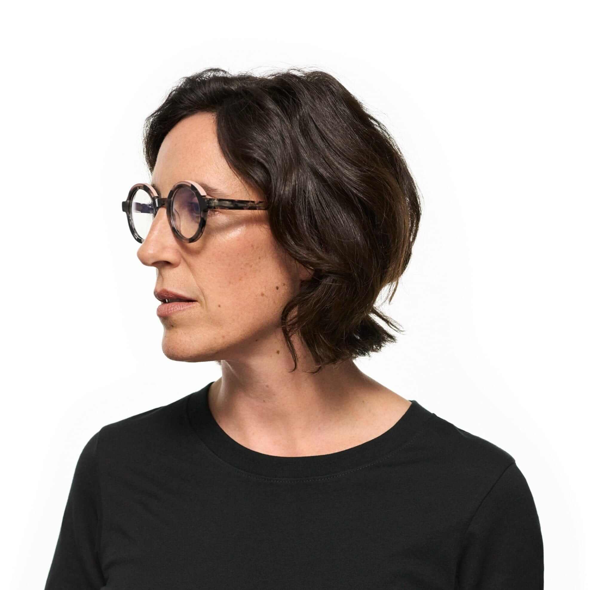 Tarian-Pas-de-la-Mule-round-eyewear-pink-turtleshell-portrait2