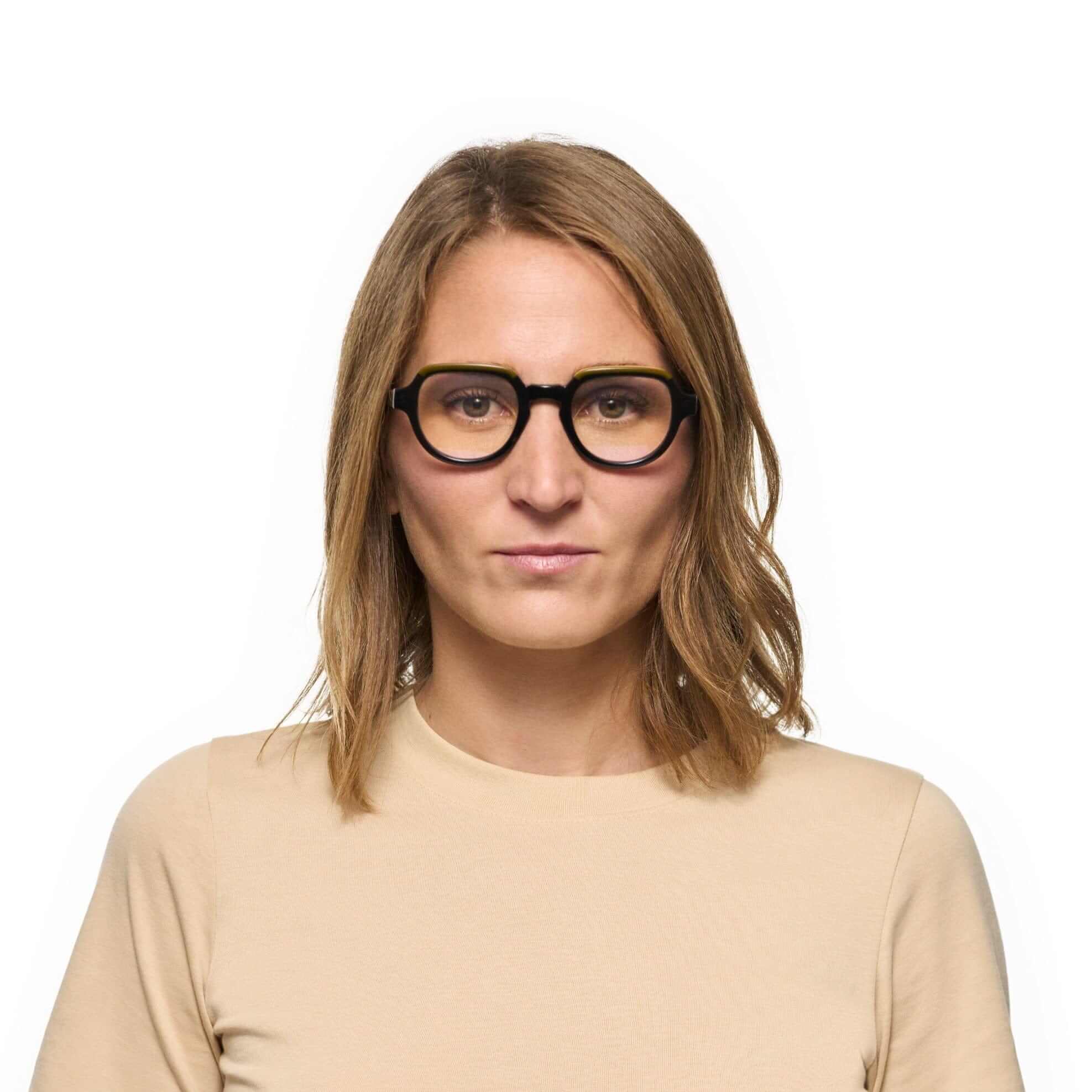 Tarian-Rue-des-Minimes-small-pantos-eyewear-black-yellow-portrait