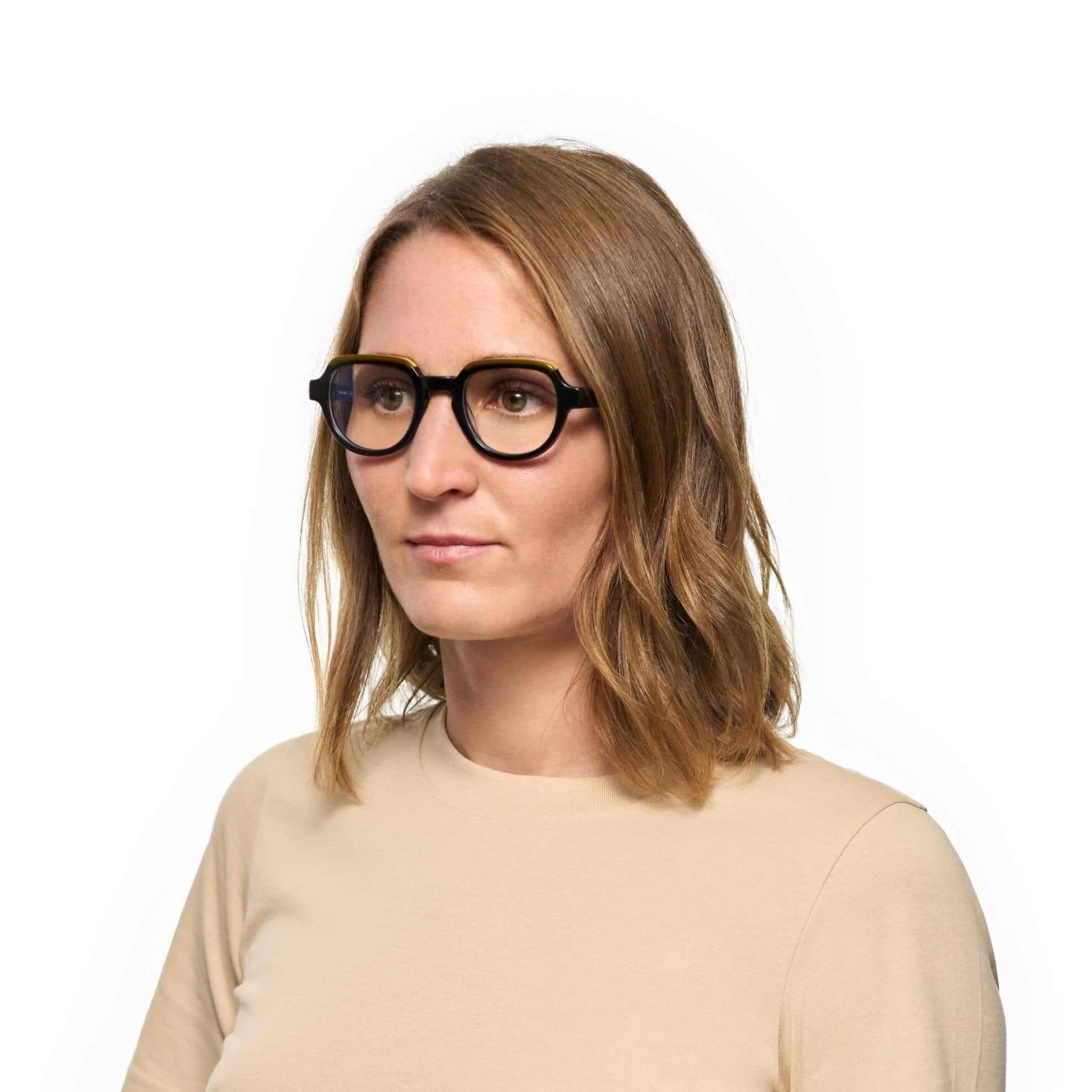 Tarian-Rue-des-Minimes-small-pantos-eyewear-black-yellow-portrait2
