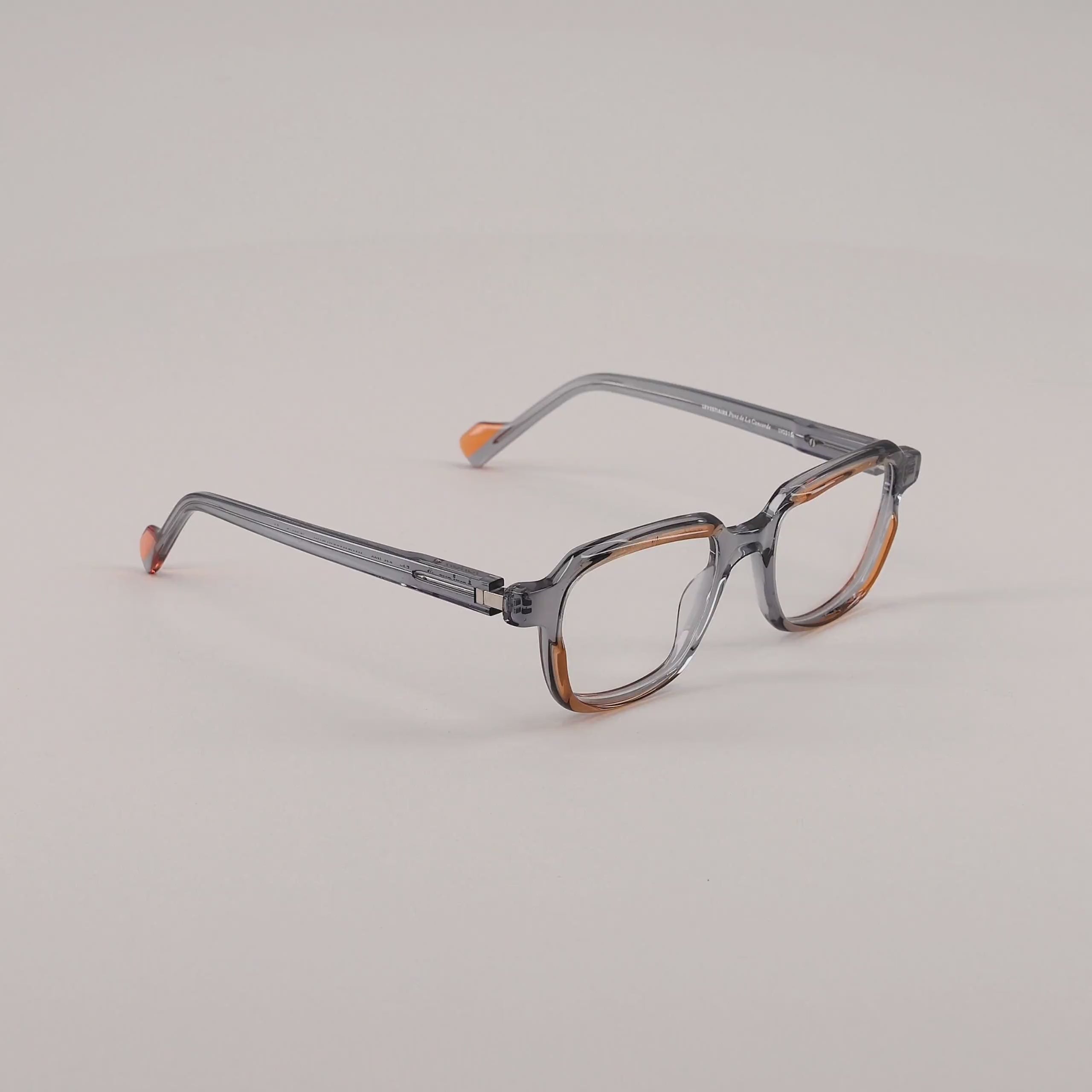 #color_Grey and light orange